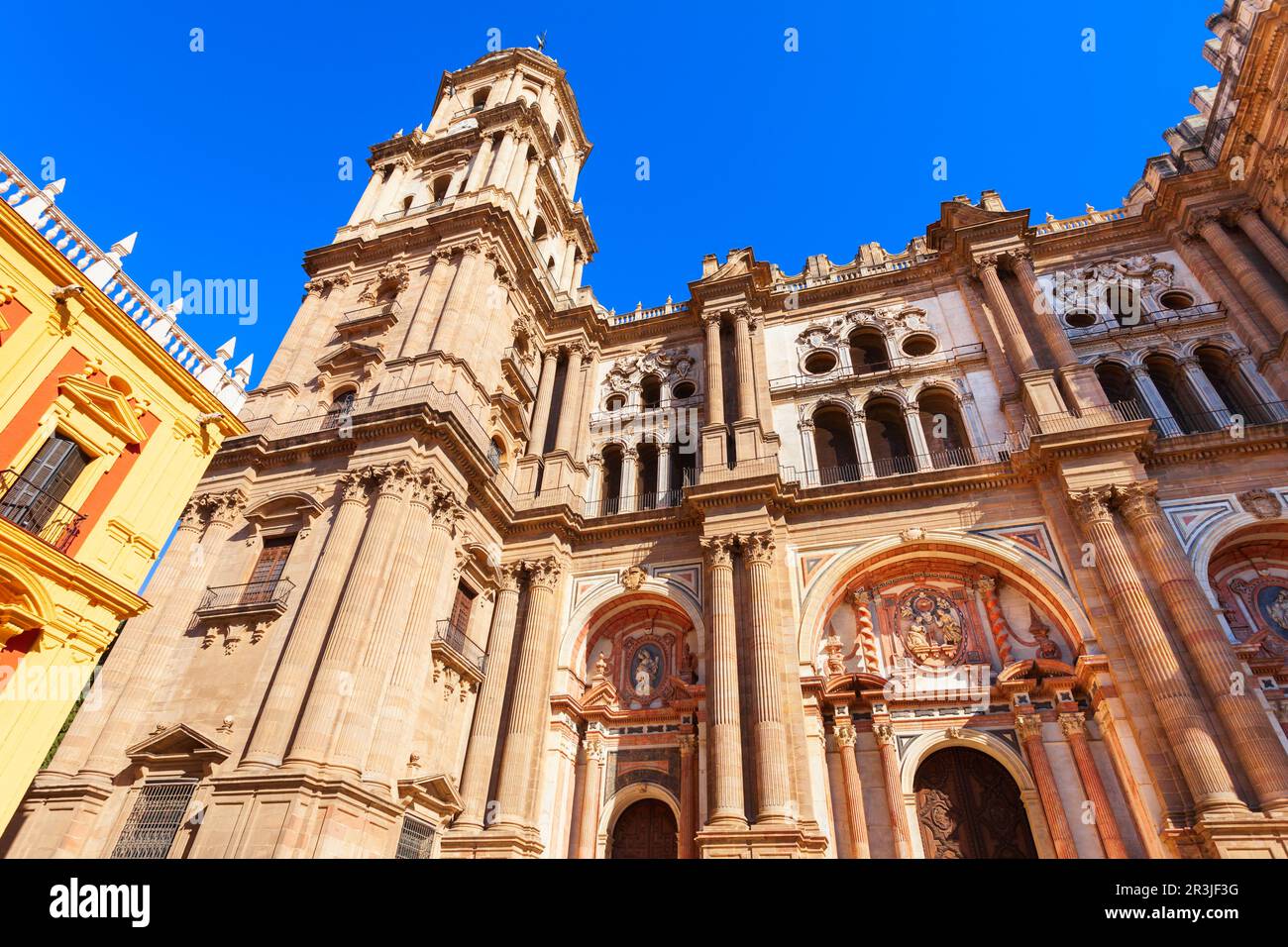 Vue rapprochée de la cathédrale de Malaga. La cathédrale de Malaga est une église catholique romaine dans la ville de Malaga, dans la communauté andalouse en Espagne. Banque D'Images