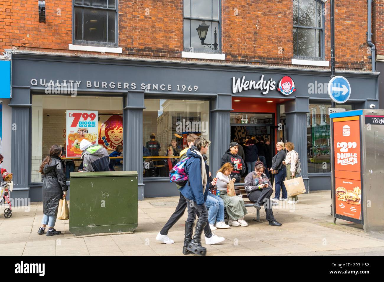 Récemment ouvert Wendy's Burger restaurant et magasin à emporter High Street Lincoln City, Lincolnshire, Angleterre, Royaume-Uni, 2023 Banque D'Images