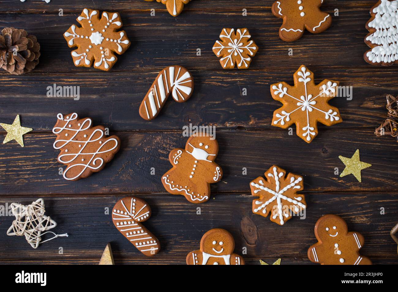 Biscuits de Noël de différentes formes avec sucre décor glaçure Banque D'Images