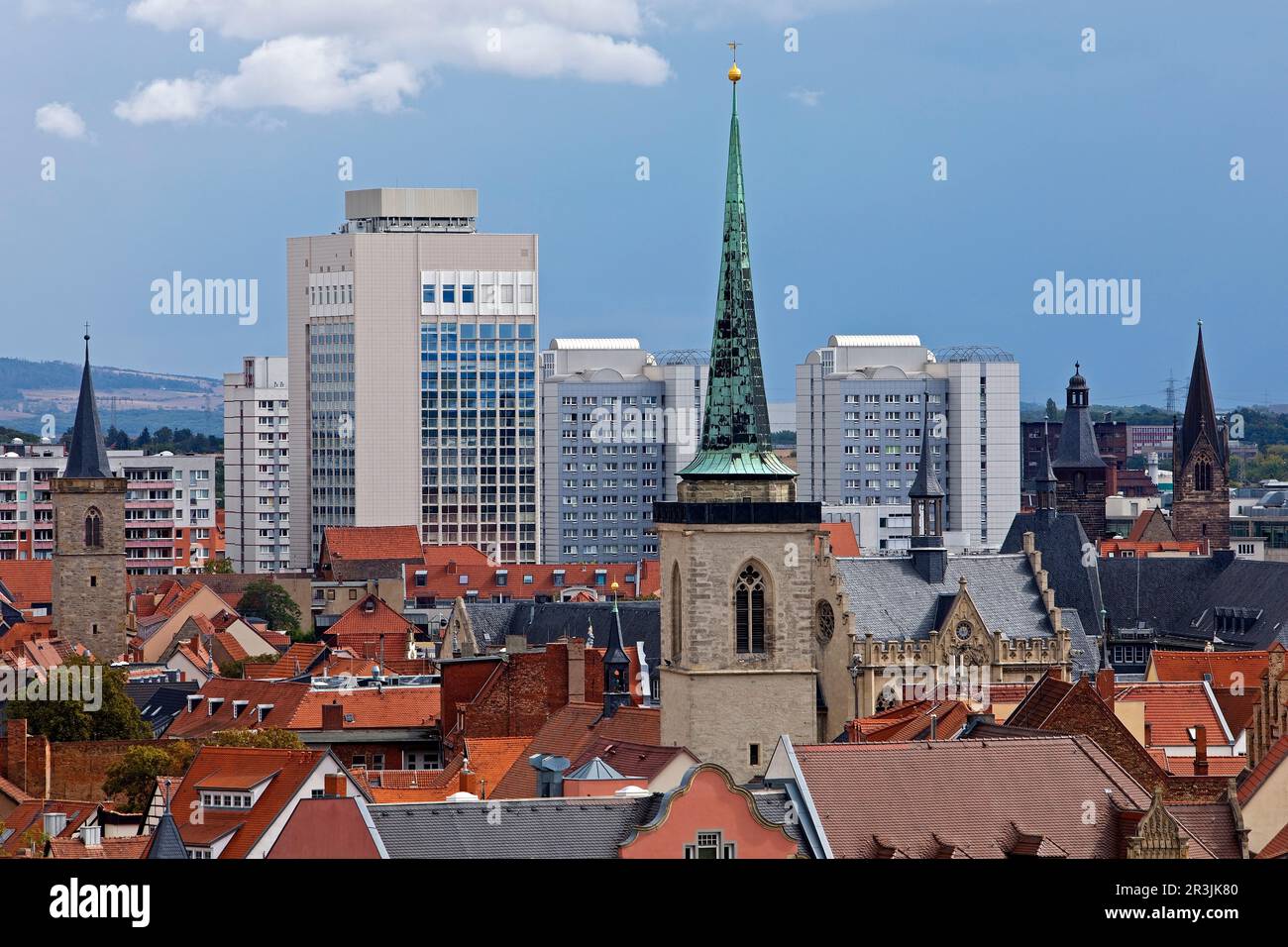 Stadttansicht vom Petersberg mit Allerheiligenkirche, Alter Architektur der Altstadt und Neubauten, Erfurt, Thueringen, Deutschland, Europa Banque D'Images