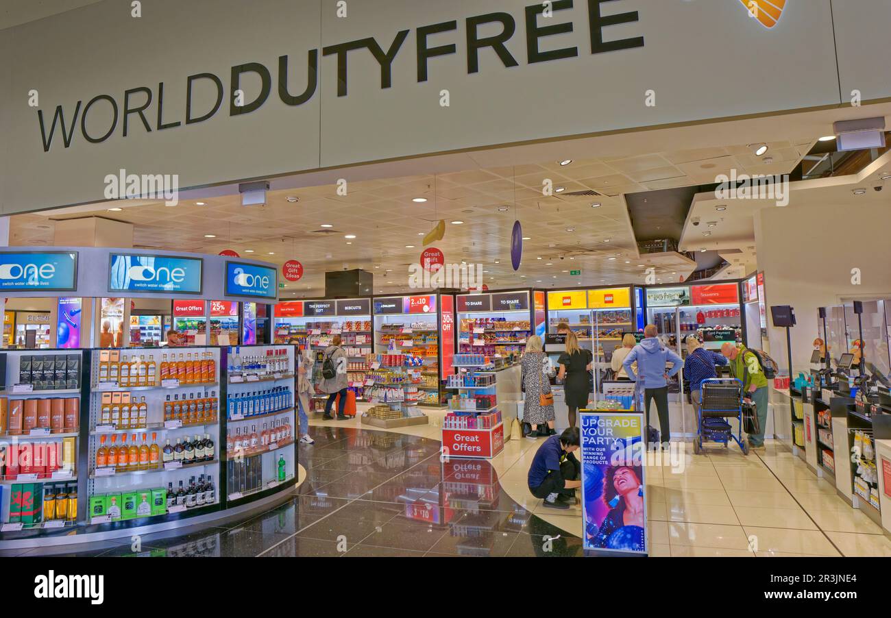 Boutique hors taxes à l'aéroport John Lennon de Liverpool à Speke, Merseyside, Angleterre. Banque D'Images