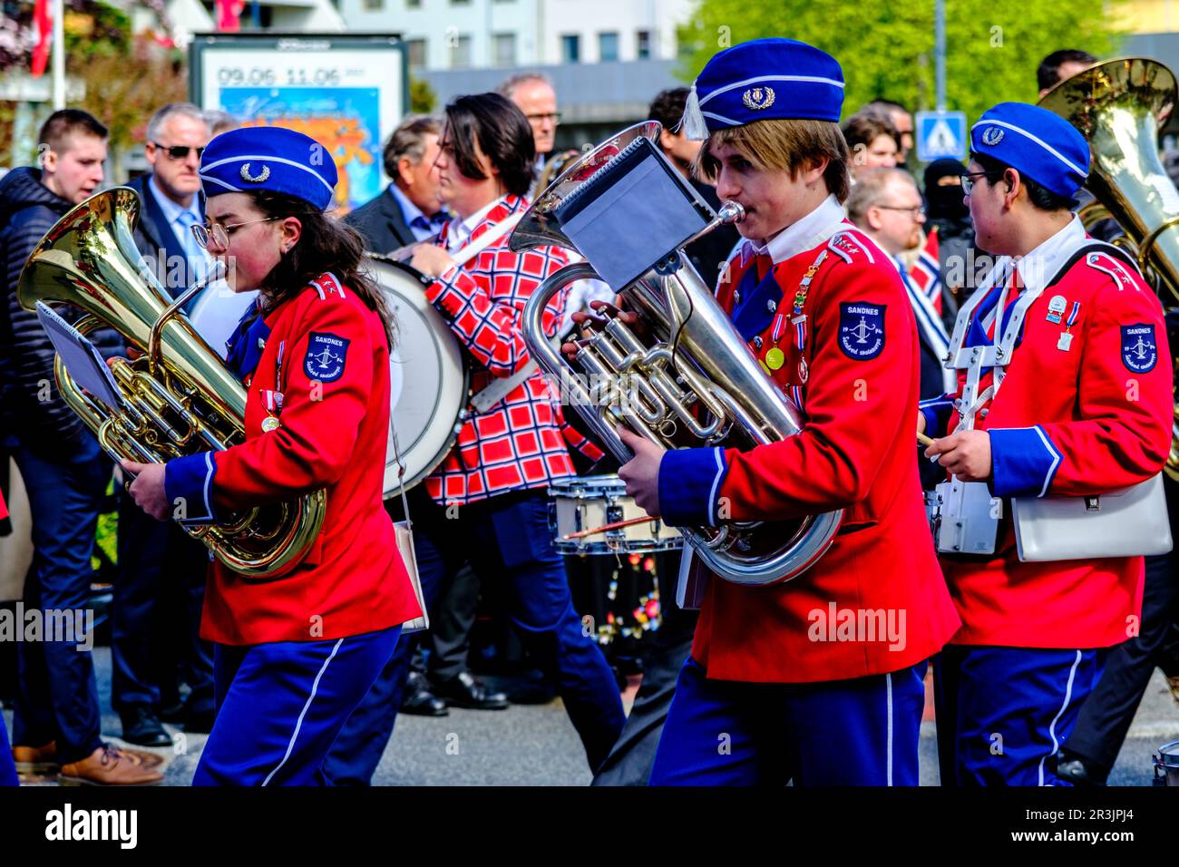 Sandnes, Norvège, 17 mai 2023, bande de marche des adolescentes Section du laiton et du vent Journée de l'indépendance des Sandnes Banque D'Images