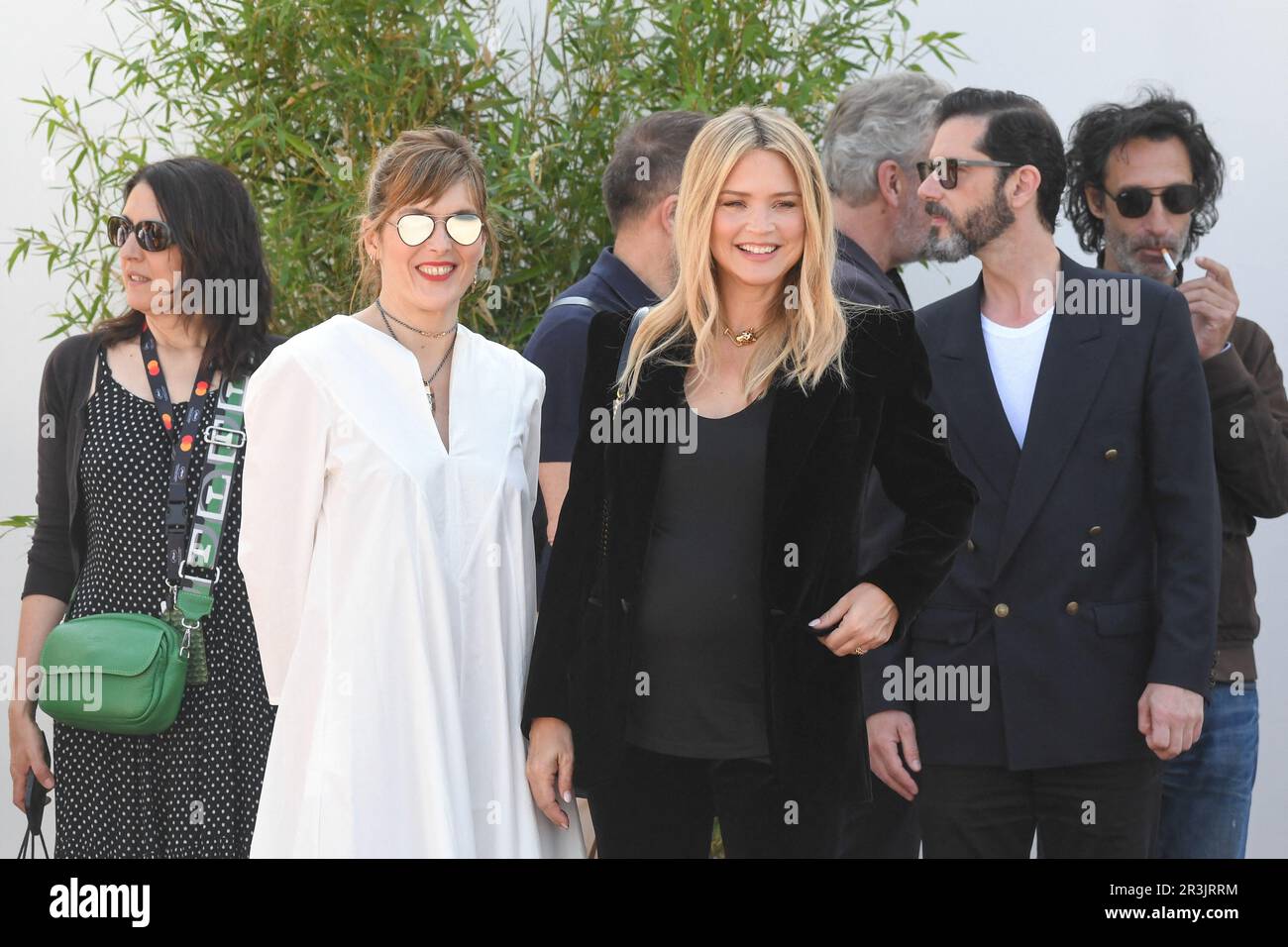 Cannes, France. 24/05/2023, Virginie Efira, Valérie Donzelli à l'amour et les Forets (nous deux) photocall pendant le festival annuel de Cannes 76th sur 24 mai 2023 à Cannes, France. Photo de Lionel Urman/ABACAPRESS.COM crédit: Abaca Press/Alay Live News Banque D'Images