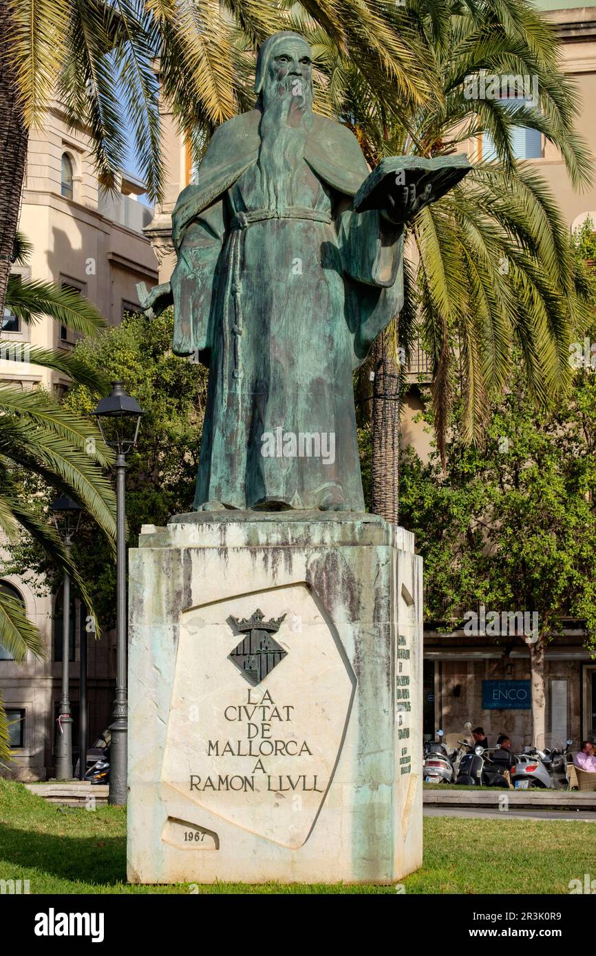 Ramon Llull, Horacio de Eguía, 1966, Bronce y piedra, Paseo de Sagrera, Palma, Majorque, îles Baléares, Espagne. Banque D'Images