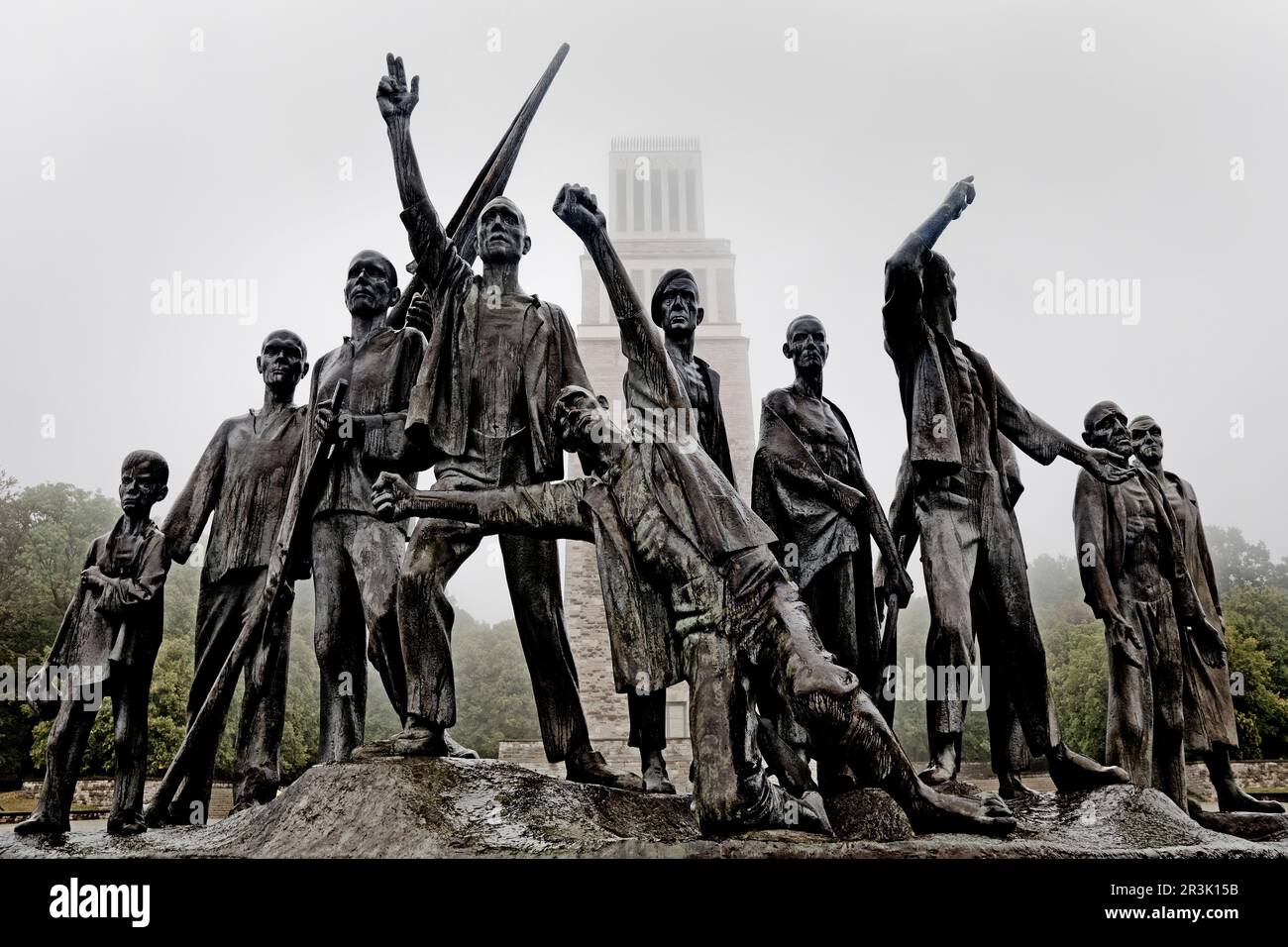 Buchenwald Monument avec groupe de figures et clocher, Buchenwald Memorial, Weimar, Allemagne Banque D'Images