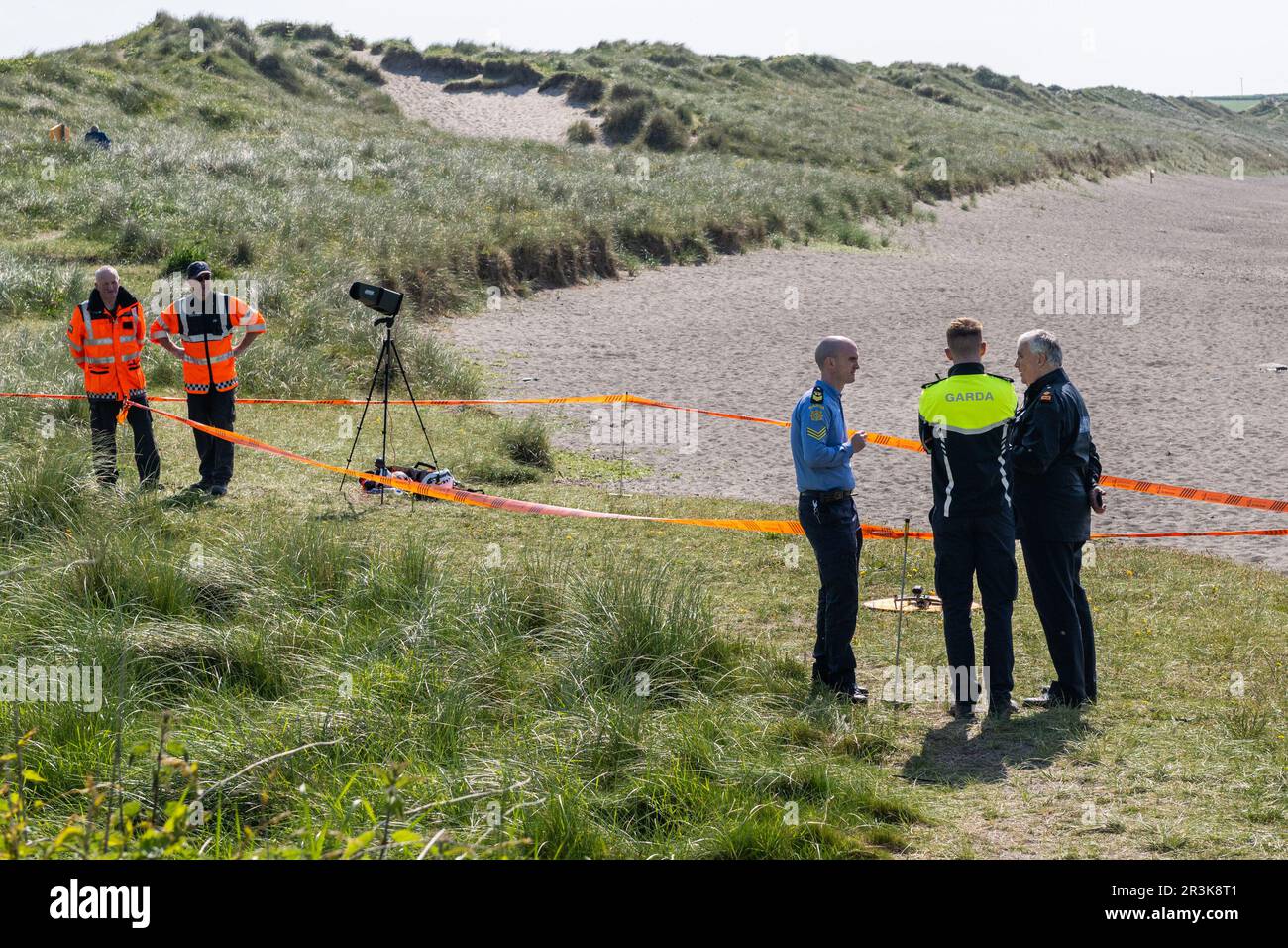 Long Strand, West Cork, Irlande. 24th mai 2023. Les unités de Gardaï et de la Garde côtière sont actuellement à la recherche d'une femme qui a disparu hier soir dans les régions de long Strand et de Castlefreke à West Cork. West Cork recherche et sauvetage lancent une CÔTE, qui arrivera dans la région cet après-midi. Crédit : AG News/Alay Live News Banque D'Images Long Strand, West Cork, Irlande. 24th mai 2023. Les unités de Gardaï et de la Garde côtière sont actuellement à la recherche d'une femme qui a disparu hier soir dans les régions de long Strand et de Castlefreke à West Cork. West Cork recherche et sauvetage lancent une CÔTE, qui arrivera dans la région cet après-midi. Crédit : AG News/Alay Live News Banque D'Images