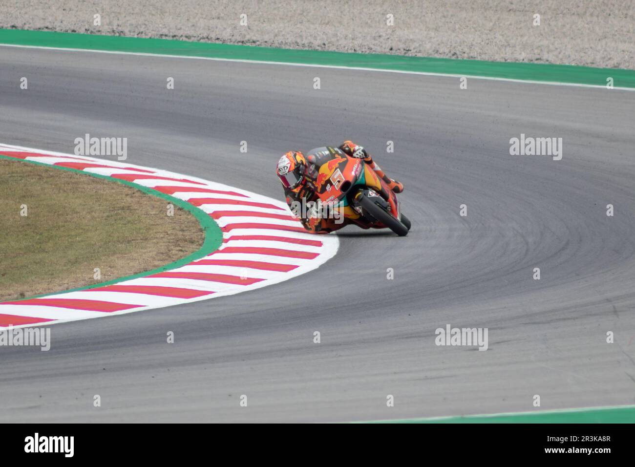 MONTMELLO, ESPAGNE-4 JUIN 2021: Jaume Masia sur son #5 KTM RC250GP (Red Bull KTM Ajo), Championnat du monde 2021 Moto3 Banque D'Images