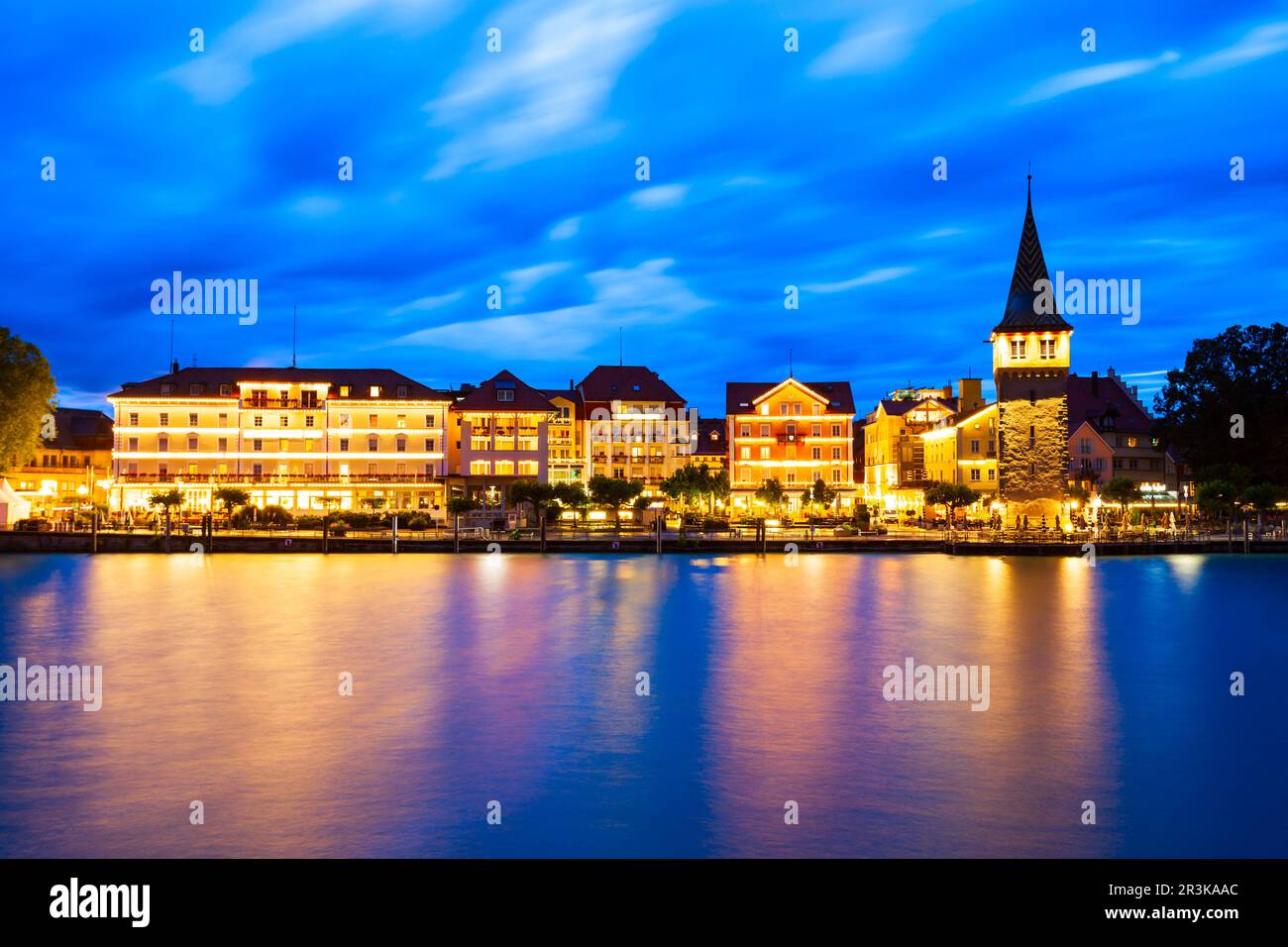 Vieille ville et port de Lindau. Lindau est une grande ville et une île sur le lac de Constance ou Bodensee en Bavière, Allemagne. Banque D'Images