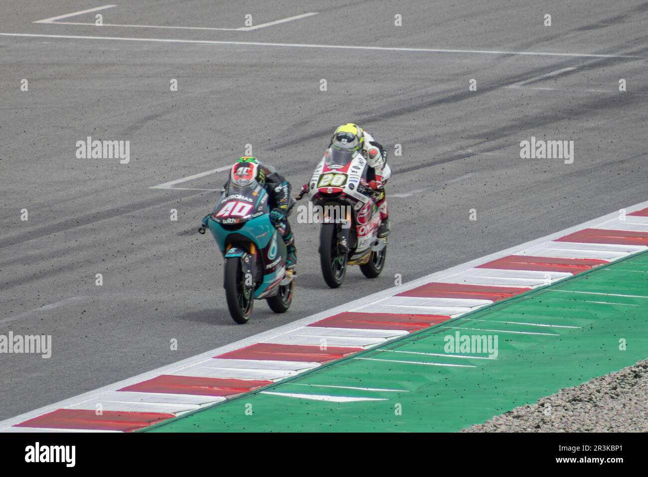 MONTMELLO, ESPAGNE-4 JUIN 2021: Darryn Binder sur sa Honda NSF250RW #40 (Petronas Sprinta Racing), Championnat du monde 2021 Moto3 Banque D'Images