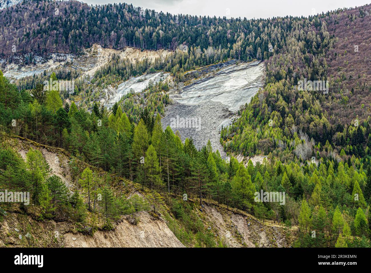 Italie Friuli Monte TOC - Val Cellina - le glissement de terrain qui a causé la tragédie de Vajont Banque D'Images