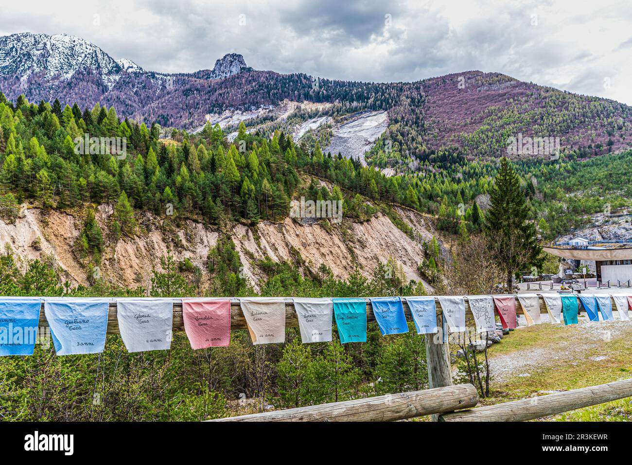Italie Friuli Vajont Dam - souvenir des enfants victimes de la tragédie Banque D'Images