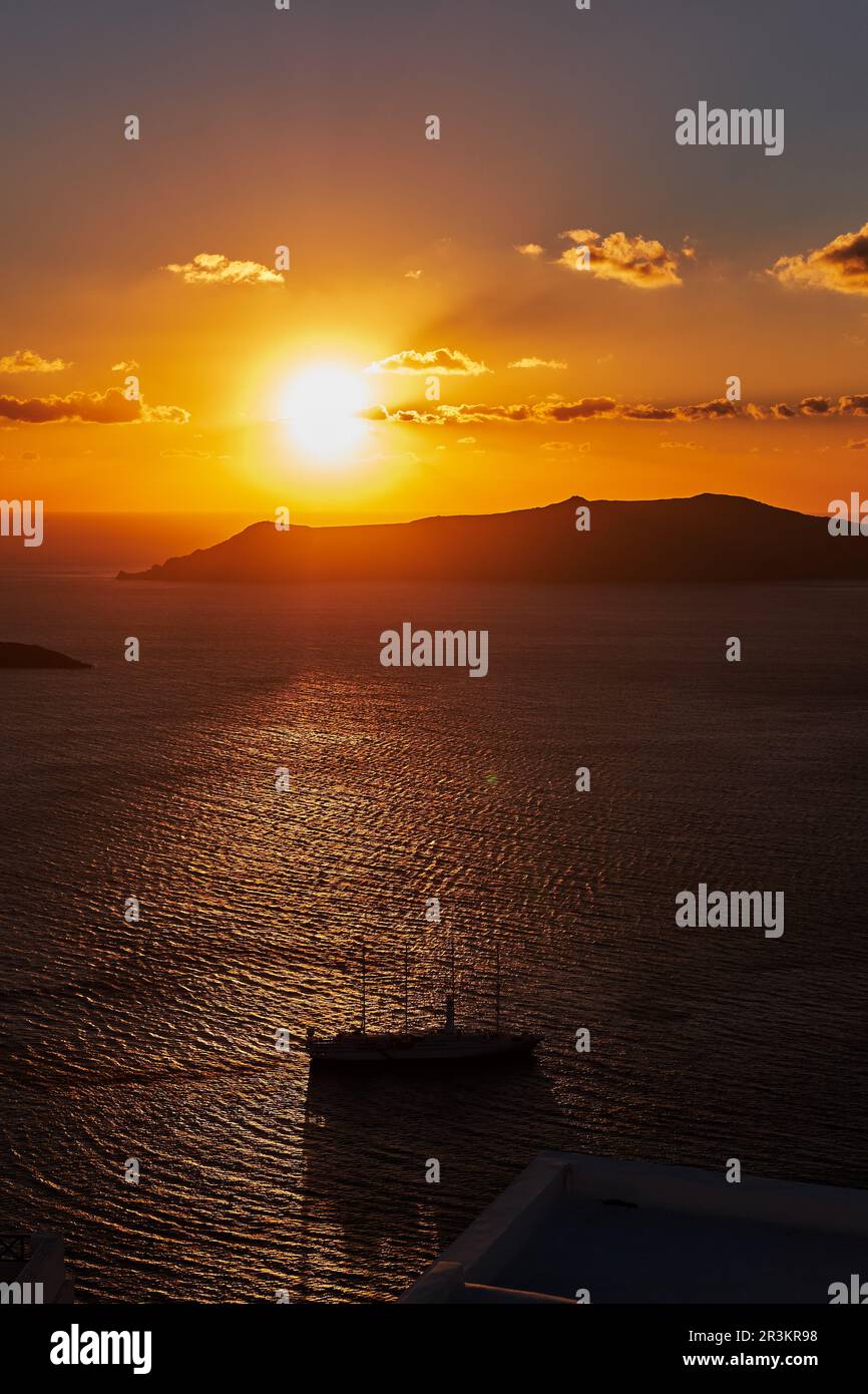 Coucher de soleil sur l'île de Santorini, Grèce - été, destination, romantique, mer Egée Banque D'Images