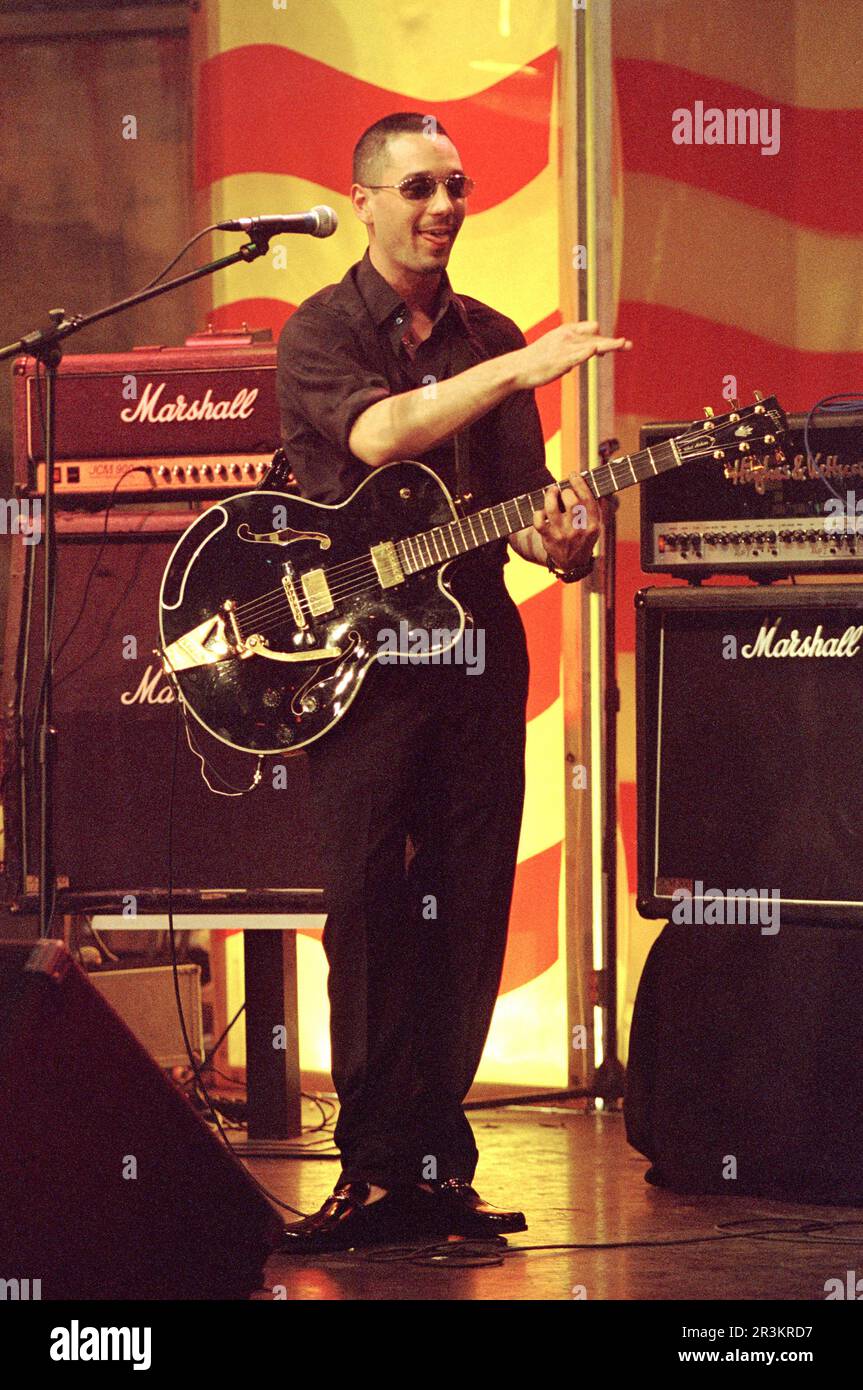 Milan Italie 1996-06-28 : Huey Morgan chanteur et guitariste de Fun lovin Criminal en concert Banque D'Images