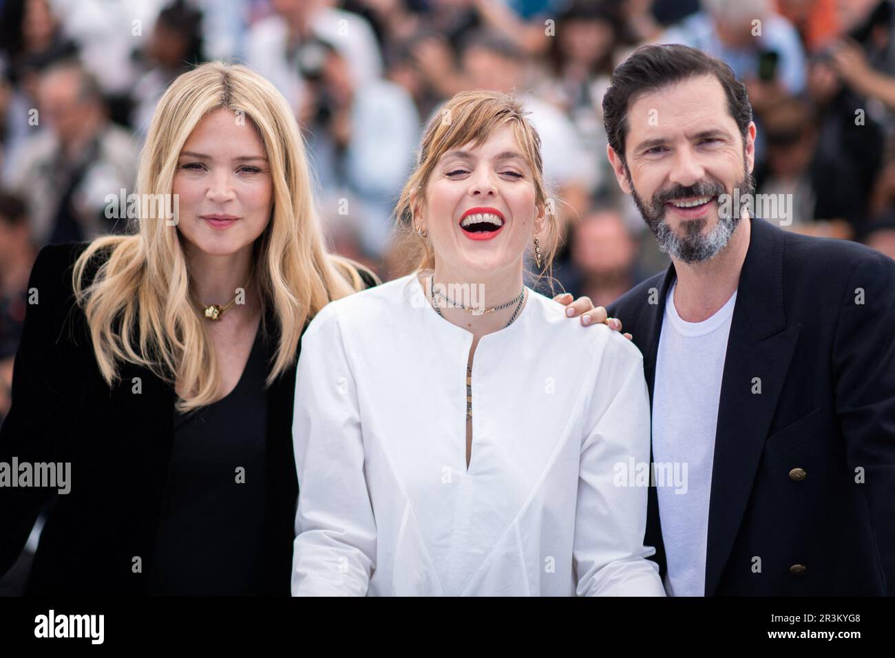 Cannes, France. 23rd mai 2023. Virginie Efira, Valérie Donzelli et Melvil Poupaud participant à la Photocall l'Amour et les Forets dans le cadre du Festival de Cannes 76th sur 23 mai 2023. Photo d'Aurore Marechal/ABACAPRESS.COM crédit: Abaca Press/Alay Live News Banque D'Images