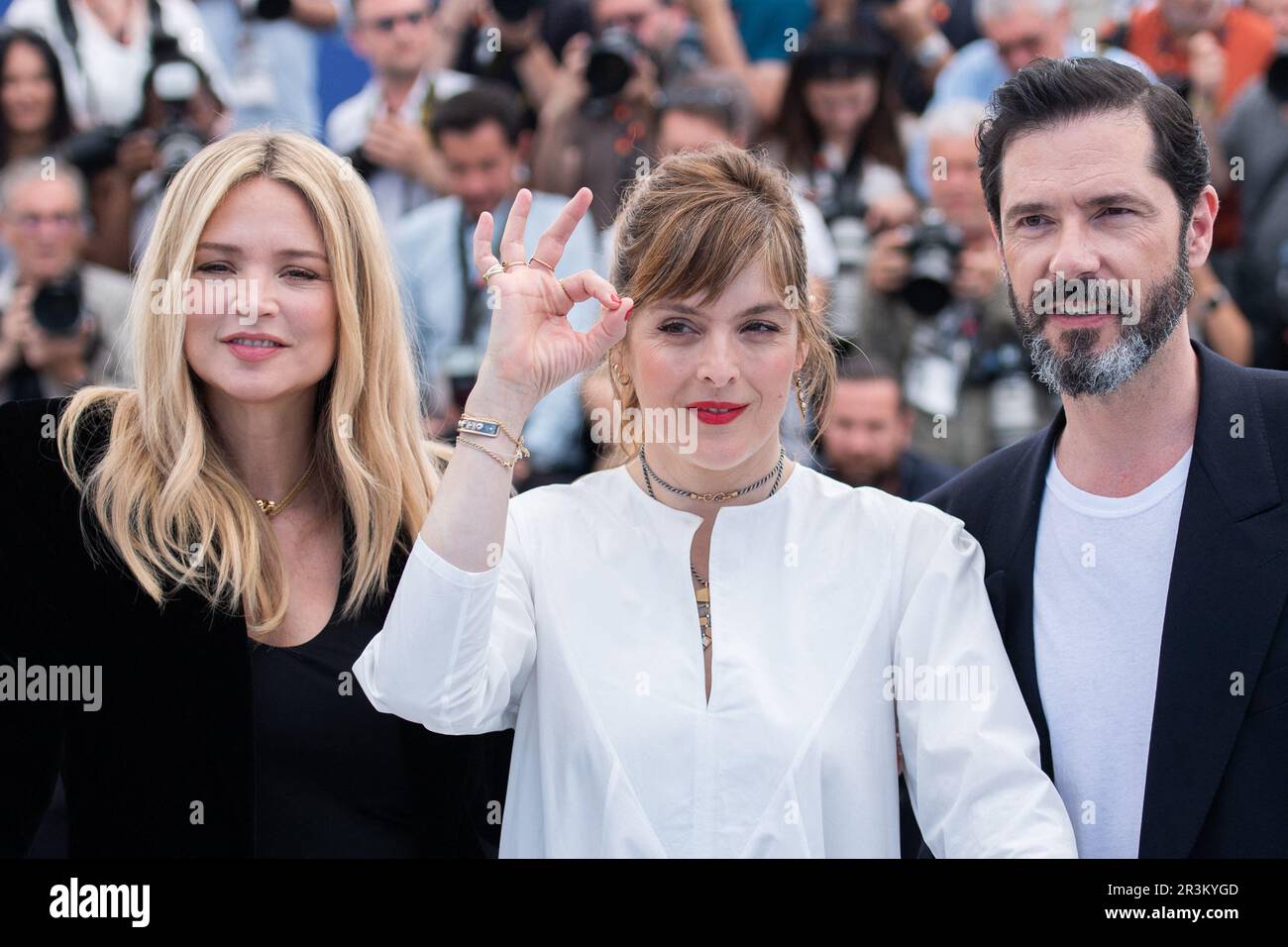 Cannes, France. 23rd mai 2023. Virginie Efira, Valérie Donzelli et Melvil Poupaud participant à la Photocall l'Amour et les Forets dans le cadre du Festival de Cannes 76th sur 23 mai 2023. Photo d'Aurore Marechal/ABACAPRESS.COM crédit: Abaca Press/Alay Live News Banque D'Images