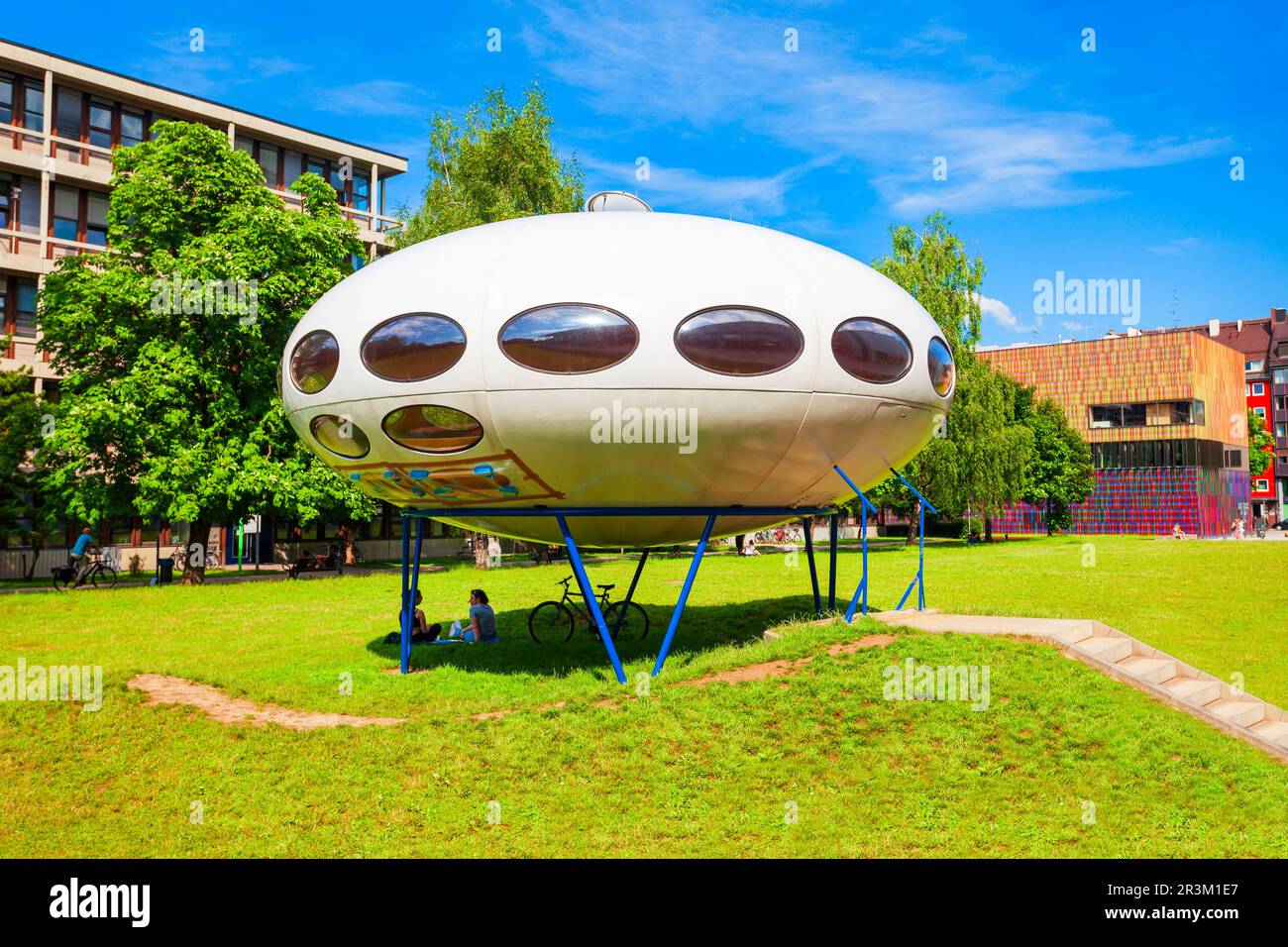Munich, Allemagne - 06 juillet 2021: Futuro Maison ou Futuro Pod est une maison ronde située dans le Pinakothek der moderne, un musée d'art moderne de Munich Banque D'Images