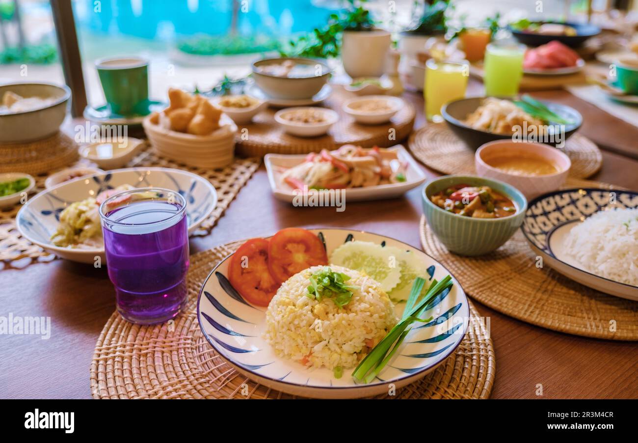 Petit déjeuner asiatique de luxe dans l'hôtel Banque D'Images