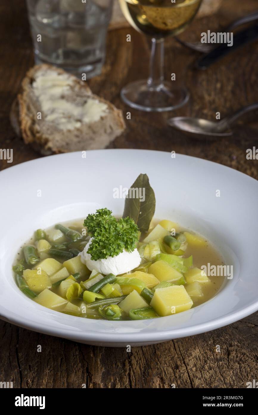 Soupe de pommes de terre et de haricots du Luxembourg Banque D'Images