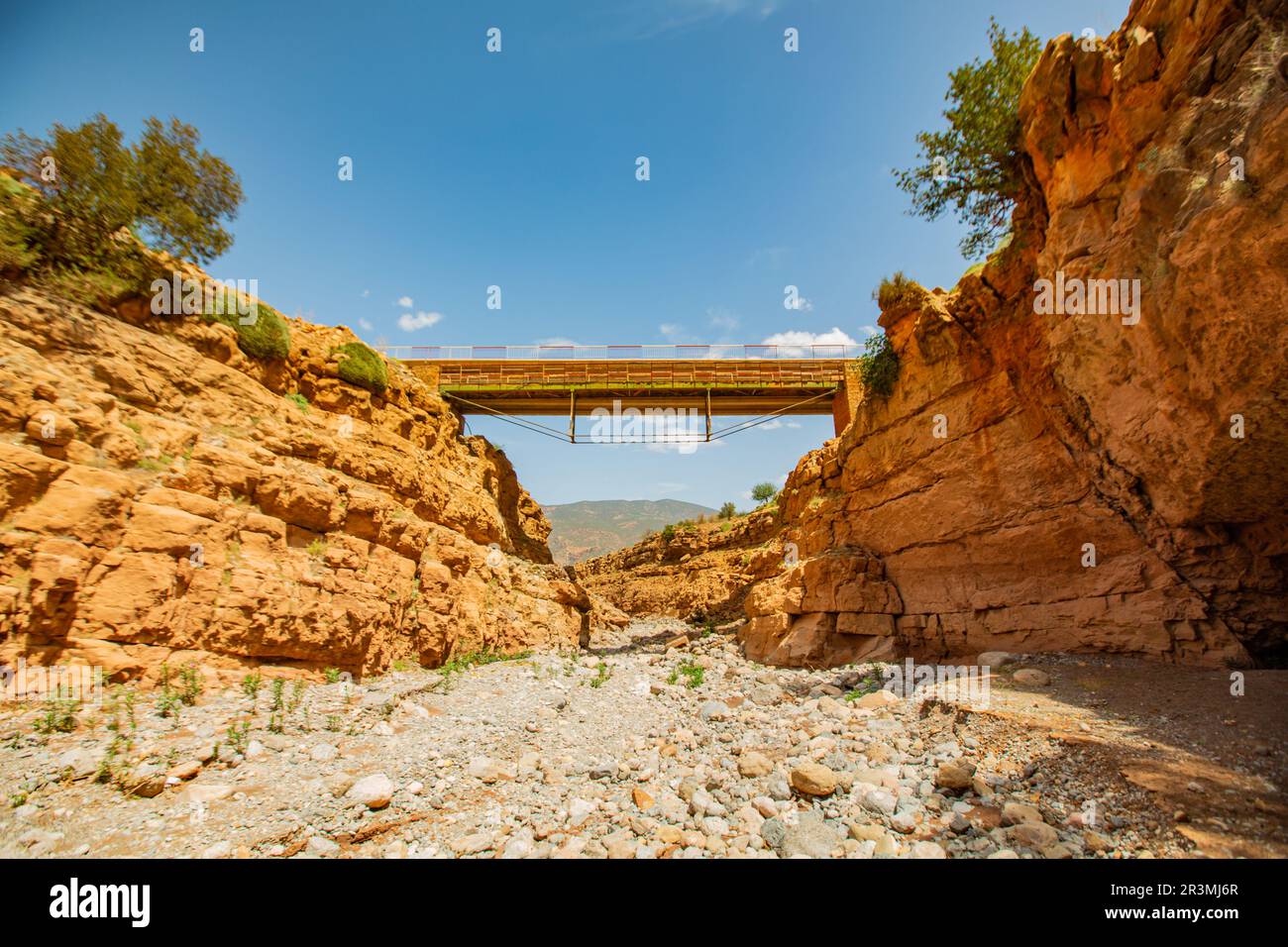 Rives de la rivière Ahansal au Maroc Banque D'Images Rives de la rivière Ahansal au Maroc Banque D'Images
