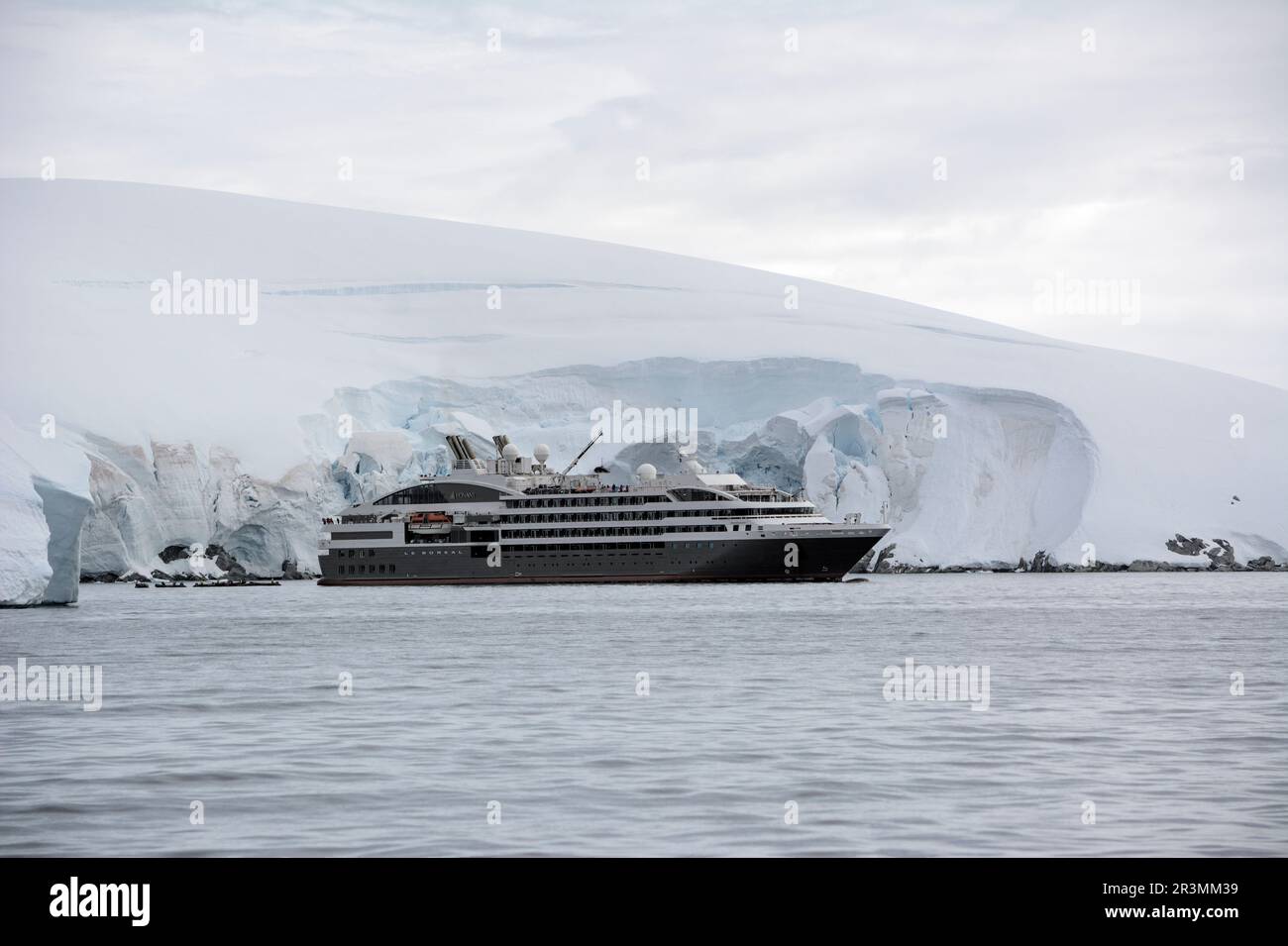 Yacht Ponant le Boréal lors d'une croisière en Antarctique Banque D'Images