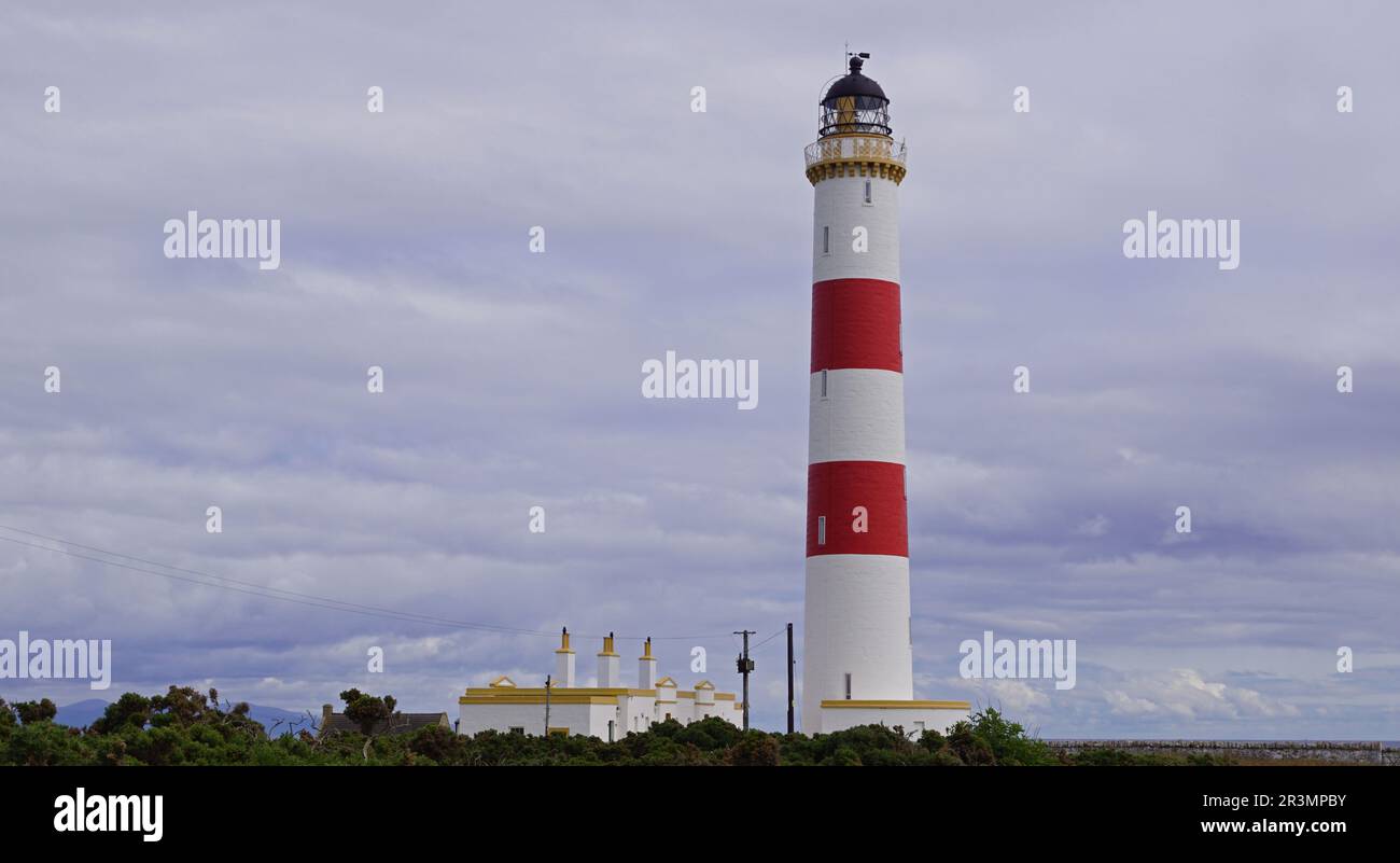 Le phare de Tarbat Ness est le troisième phare le plus haut d'Écosse et