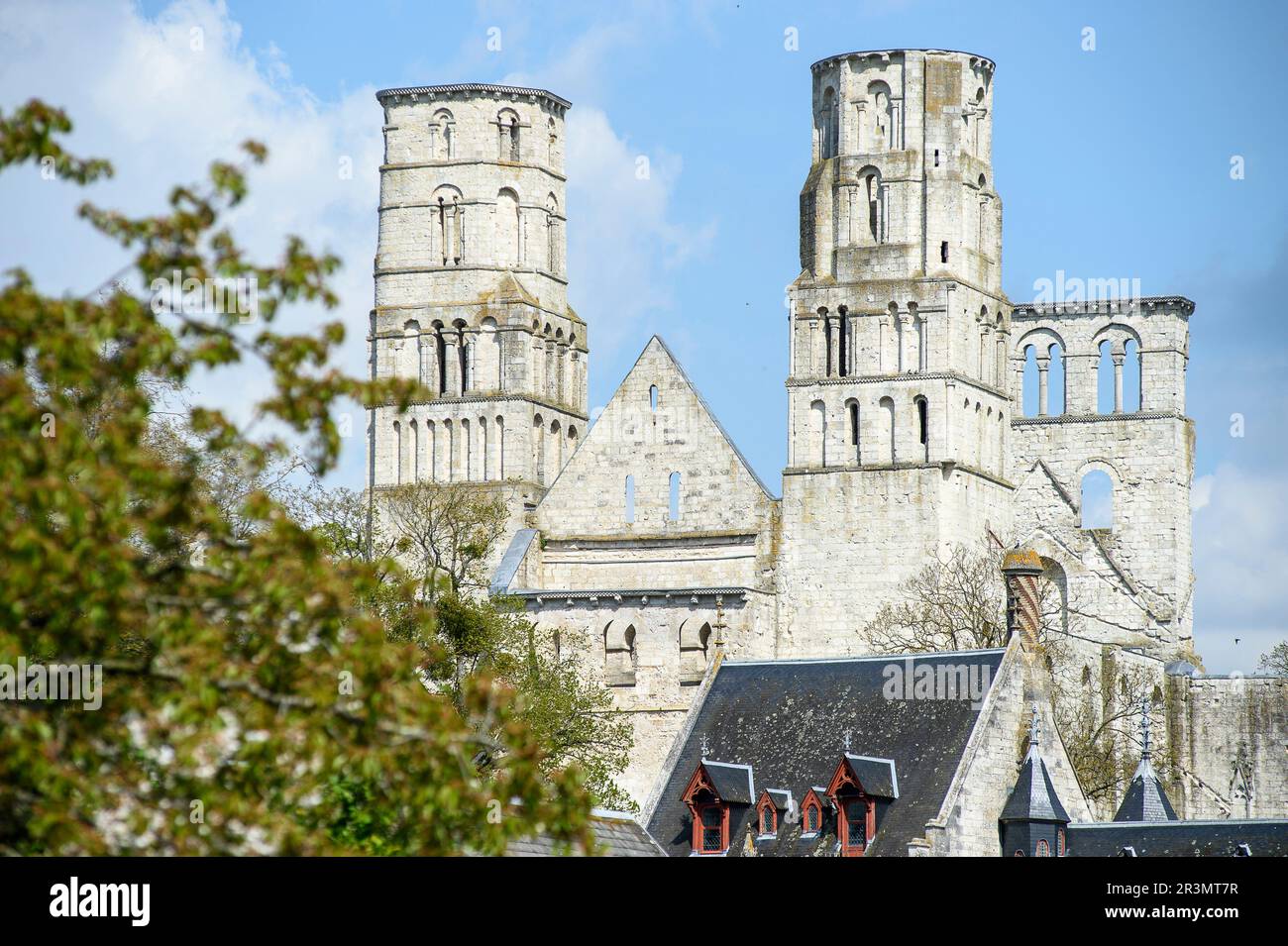 Les ruines du monastère bénédictins constitue l'abbaye de Jumieges qui sont classées comme les plus belles ruines de France | les ruines du Monastère Be Banque D'Images