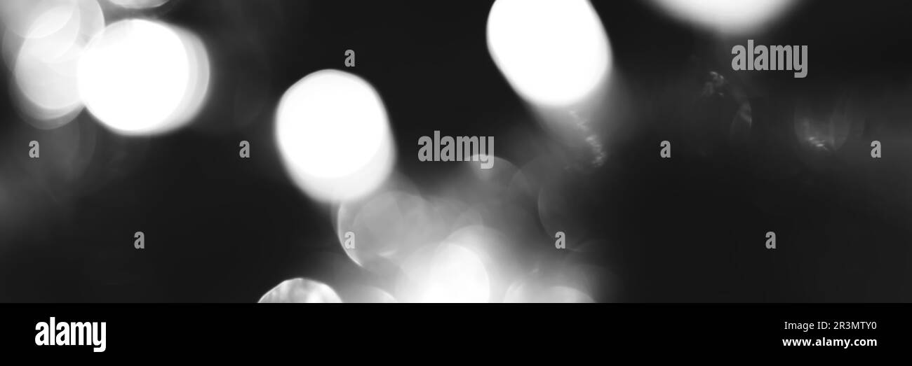 Lumières floues arrière-plan noir et blanc, texture de la bannière. Bokeh abstrait avec en-tête doux. Fond d'écran large. Bannière panoramique avec cop Banque D'Images
