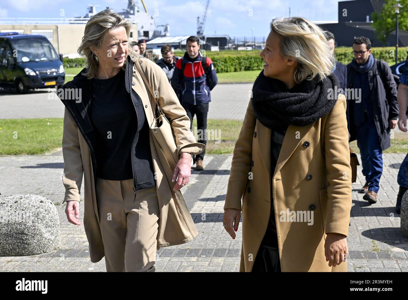 Den Helder, pays-Bas. 24th mai 2023. Le ministre de la Défense, Ludiviny Dedonder, et le ministre de la Défense, Kajsa Ollongren, se rencontrent, dans le cadre de la coopération bilatérale entre les deux marines, à Den Helder, aux pays-Bas, le mercredi 24 mai 2023. Le programme comprend une visite du Léopold I, frégate de la marine belge, qui se trouve à Den Helder pour l'entretien. BELGA PHOTO DIRK WAEM crédit: Belga News Agency/Alay Live News Banque D'Images