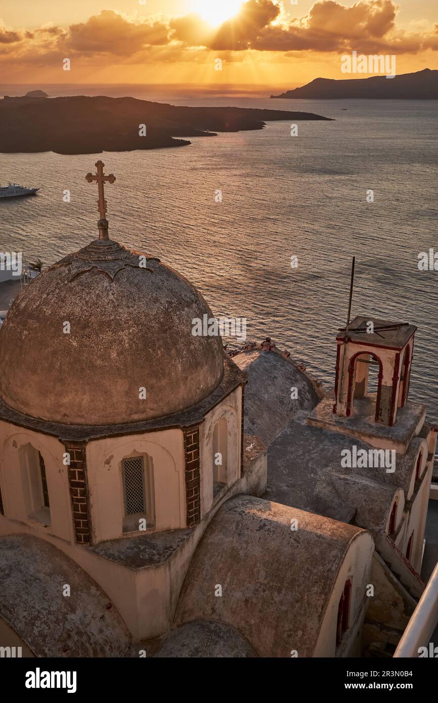 Saint John la théologienne Église Sainte orthodoxe - Santorini, Grèce - coucher de soleil, été, Dôme, destination Banque D'Images