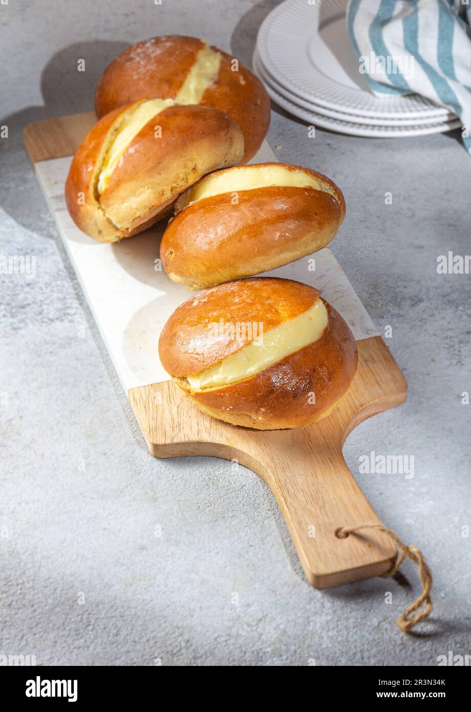 Balles de Berlin. Beignets portugais ou berliners à la crème d'œufs. Berlines chiliennes o brazillian Sonho Banque D'Images