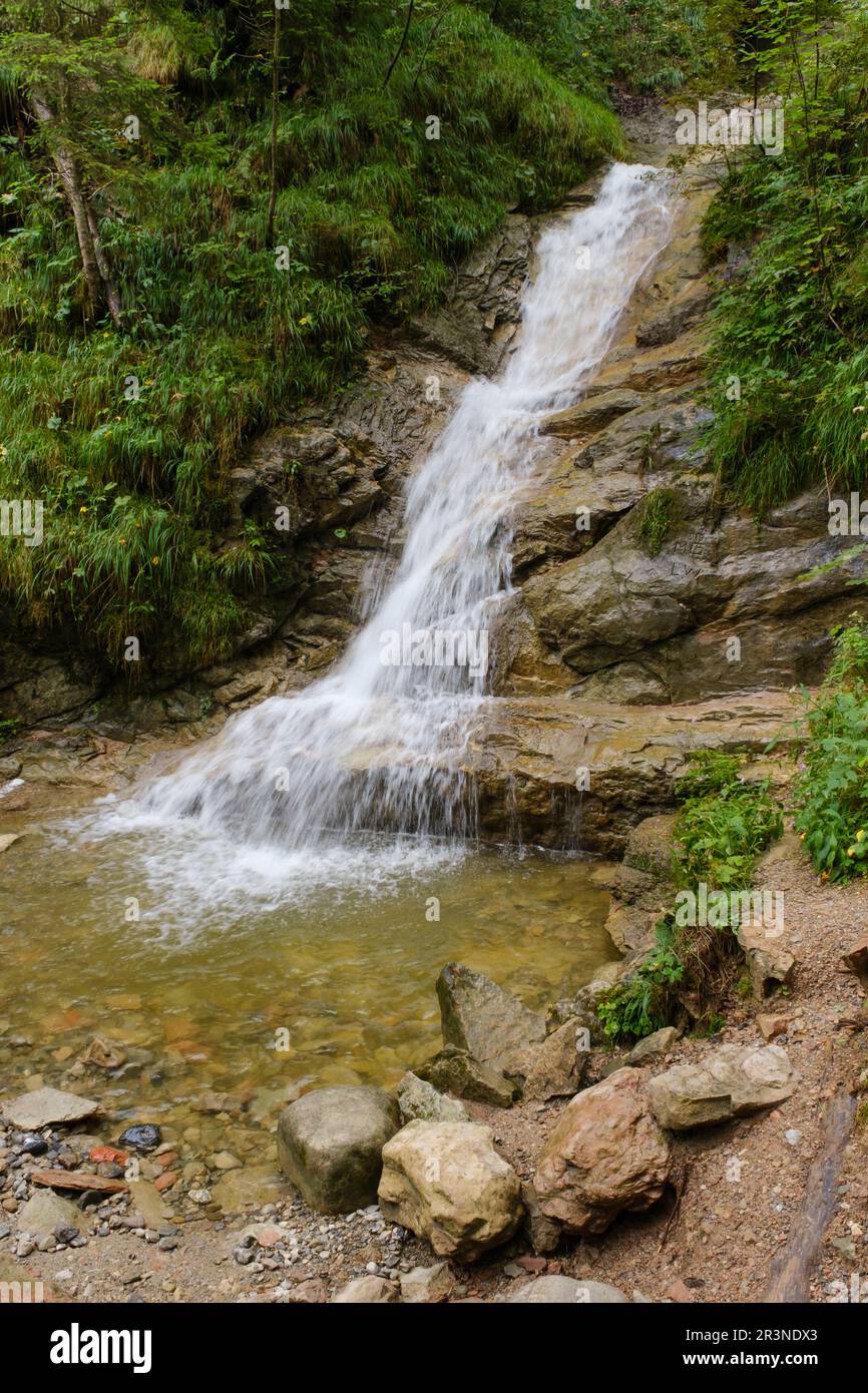 Cascade au canyon Hoellschlucht, Nesselwang, Allgaeu Banque D'Images