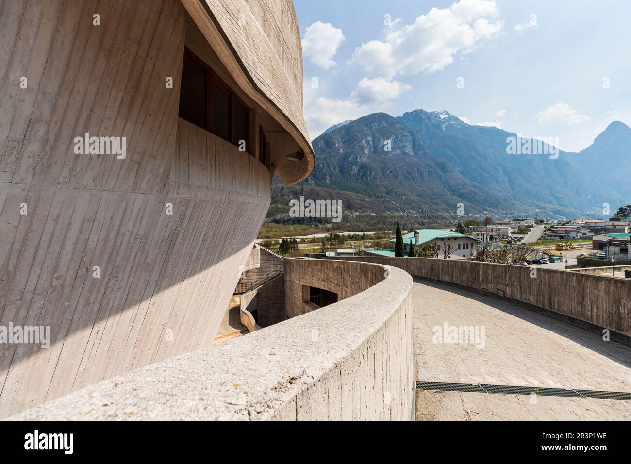 Italie Veneto Longarone - Eglise monumentale de Santa Maria Immacolata - architecte Giovanni Michelucci Banque D'Images