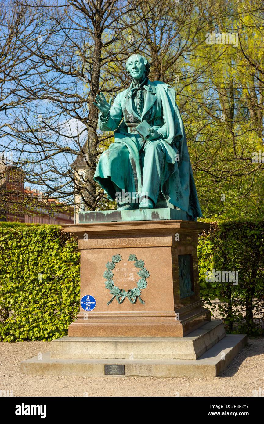 Une statue de Hans Christian Andersen à Kongens He (le jardin des rois) Copenhague, Danemark Banque D'Images