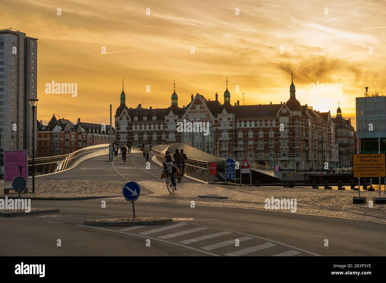 Coucher de soleil à Copenhague avec vue sur le pont de Lille Langebro Banque D'Images