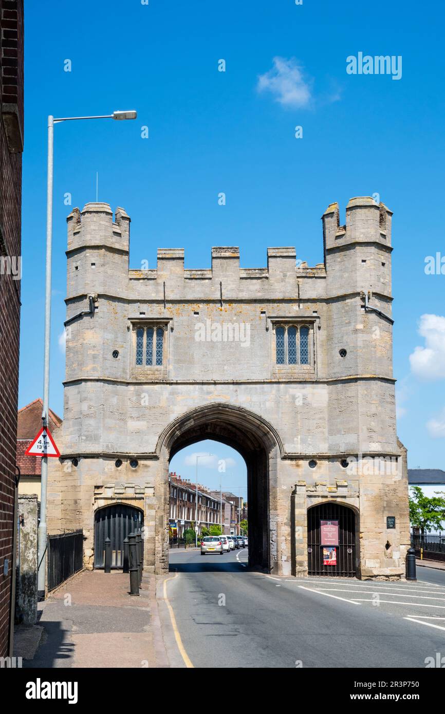 Les portes sud de King's Lynn ont été construites au 14th siècle, et reconstruites au milieu du 15th siècle. Vue du sud sur la ville. Banque D'Images