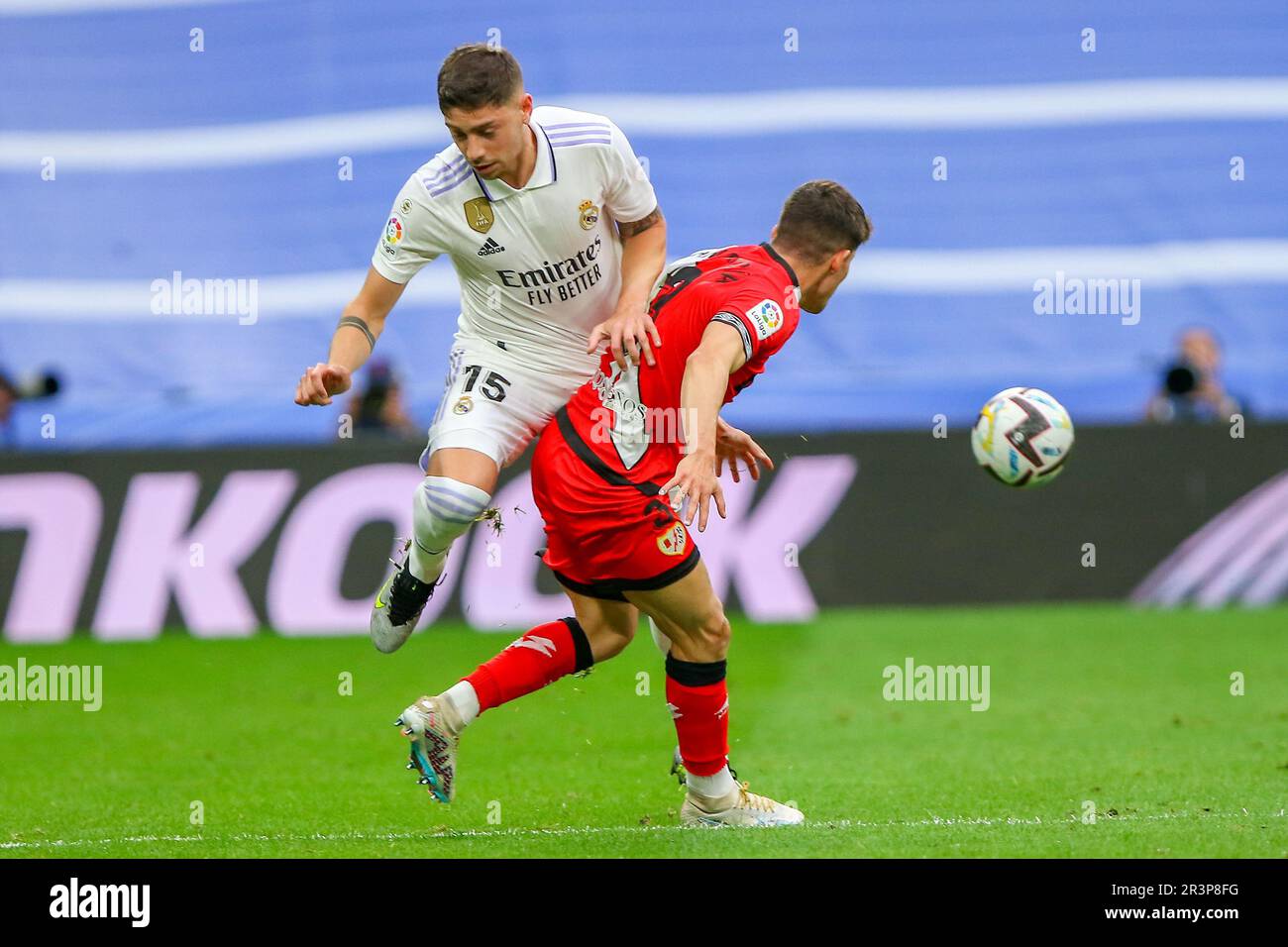 Federico Valverde du Real Madrid en action pendant le match de la Liga 36 Real Madrid et Rayo Vallecano au stade Santiago Bernabeu de Madrid, Espagne, sur 24 mai 2023. Crédit : Edward F. Peters/Alay Live News Banque D'Images