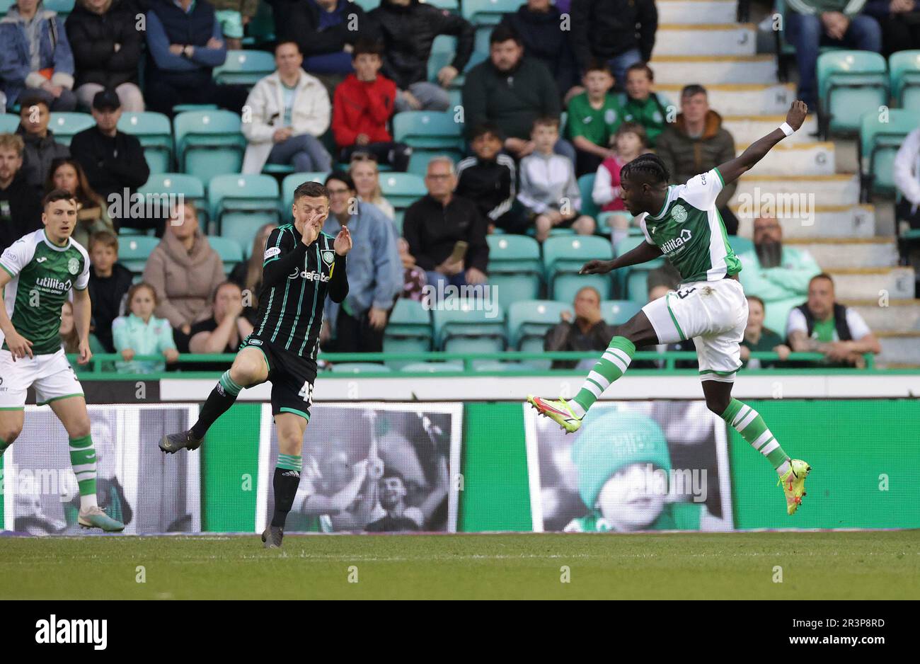 Elie Youan d'Hibernian marque le premier but de son côté lors du match Cinch Premiership à Easter Road, Édimbourg. Date de la photo: Mercredi 24 mai 2023. Banque D'Images