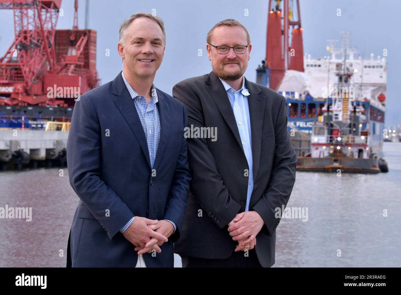 New Bedford Mayor Jon Mitchell, left, and Vineyard Wind CEO Klaus Skoust Moeller pose for a photo in front of the ship UHL Felicity, which docked in New Bedford Harbor, Wednesday, May 24, 2023, in Bedford, Mass. The vessel carried massive parts for offshore wind turbines. (AP Photo/Josh Reynolds) Banque D'Images