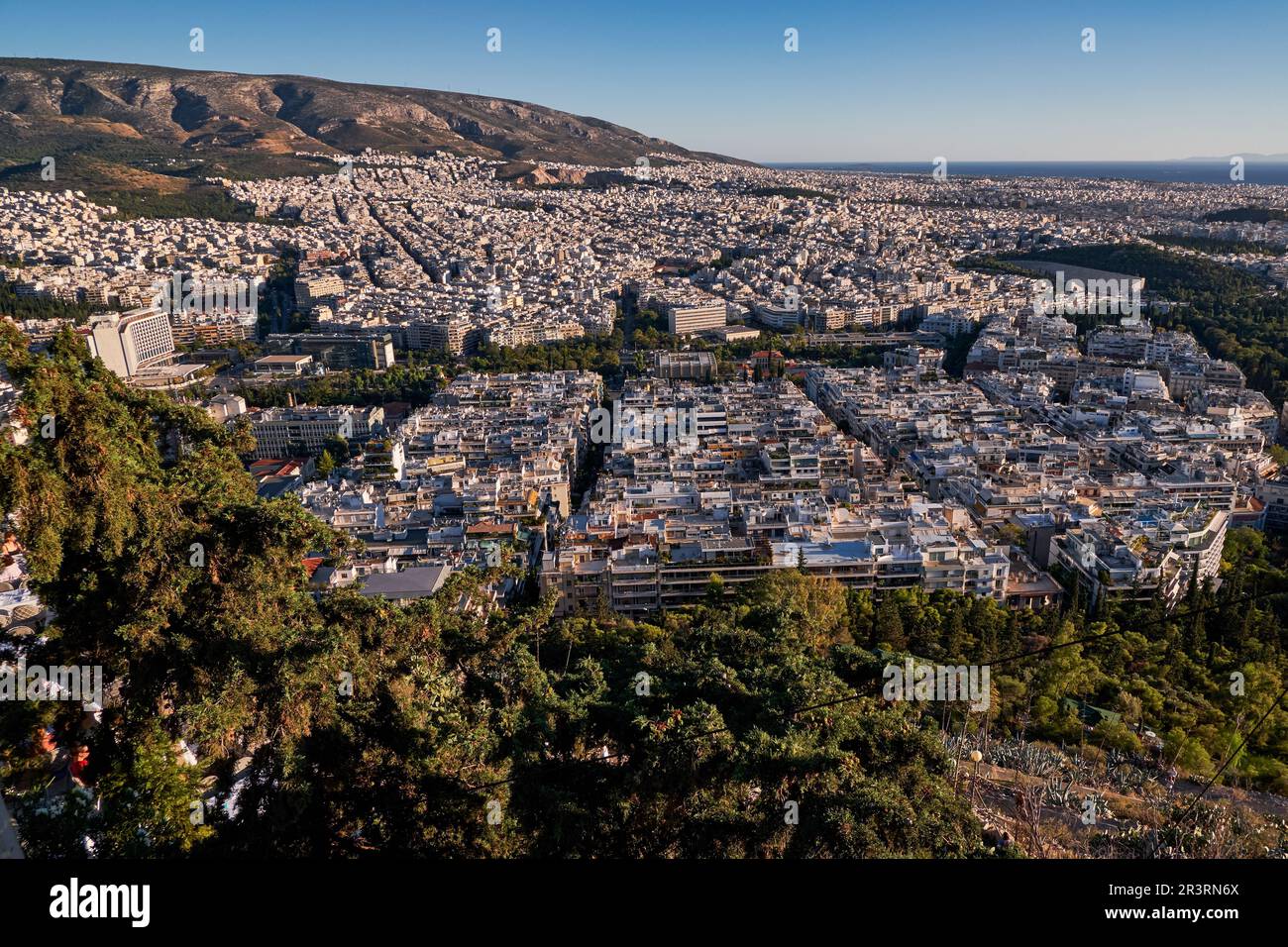 Vue panoramique d'Athènes depuis la colline du Lycabette au coucher du soleil - Grèce Banque D'Images