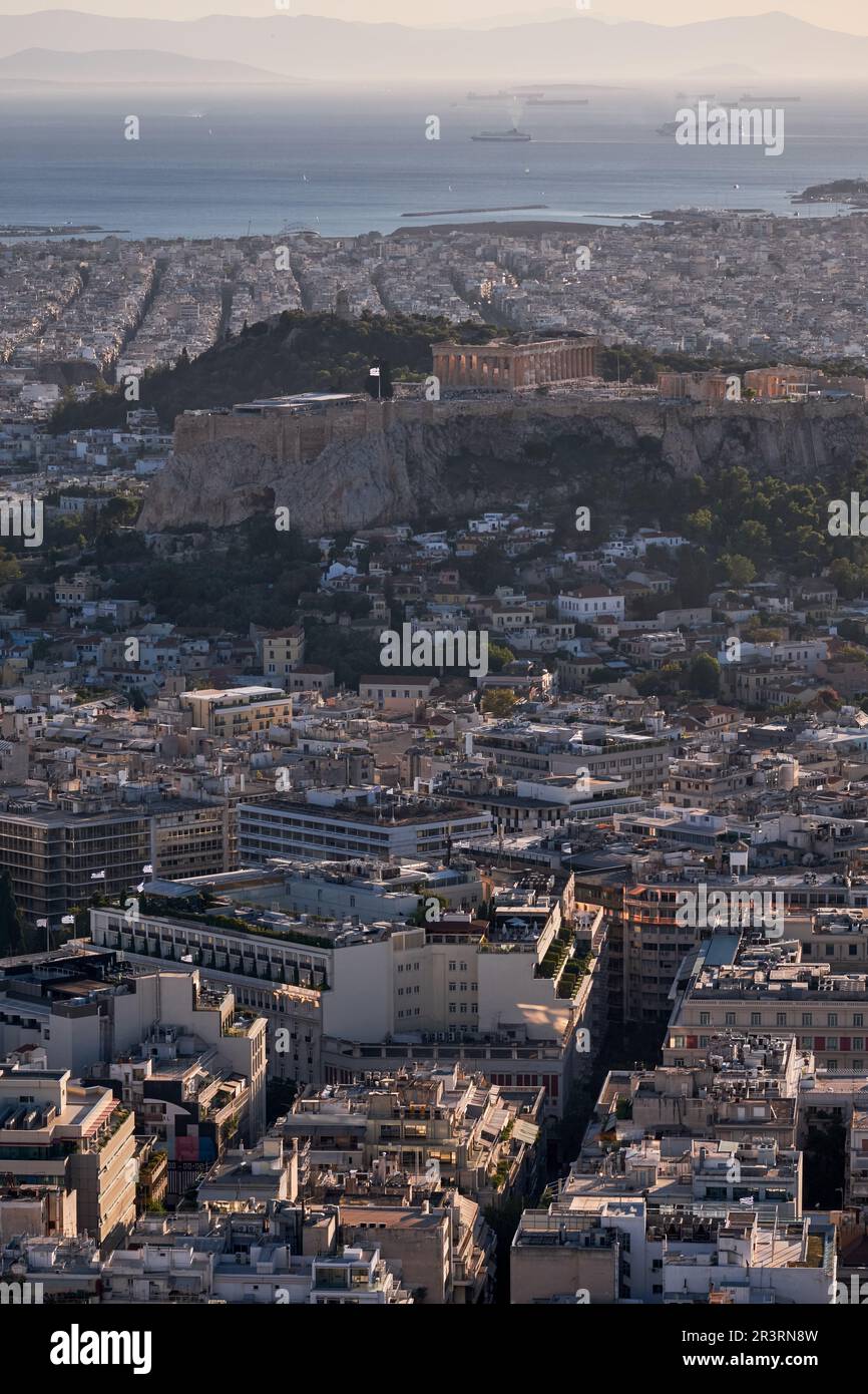 Vue panoramique d'Athènes depuis la colline du Lycabette au coucher du soleil - Grèce Banque D'Images