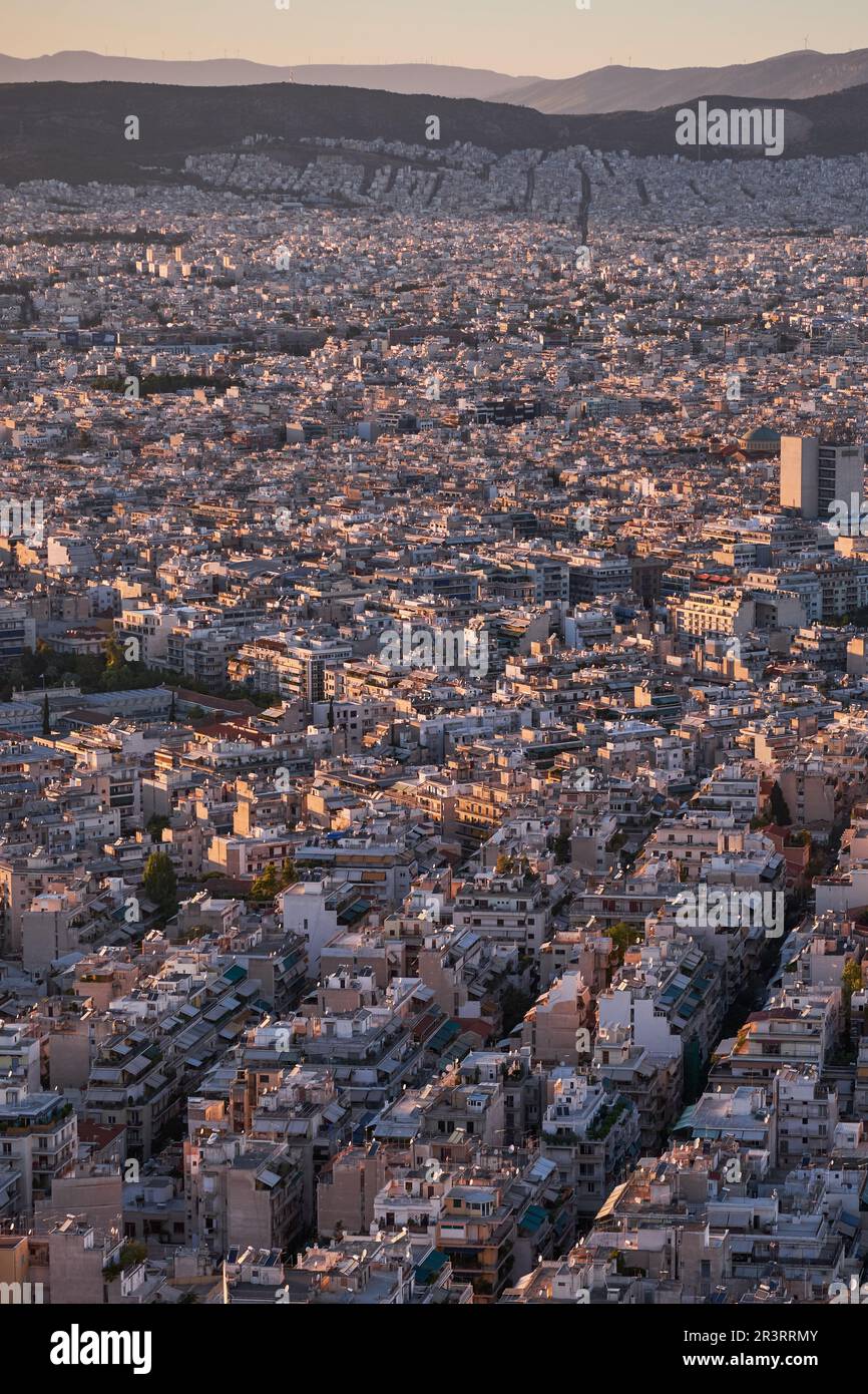 Vue panoramique d'Athènes depuis la colline du Lycabette au coucher du soleil - Grèce Banque D'Images