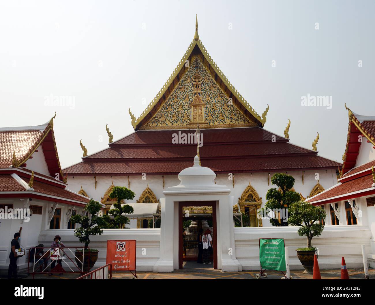 Wat Chana Songkram en face de la route Khaosan à Bang Lamphu, Bangkok, Thaïlande. Banque D'Images