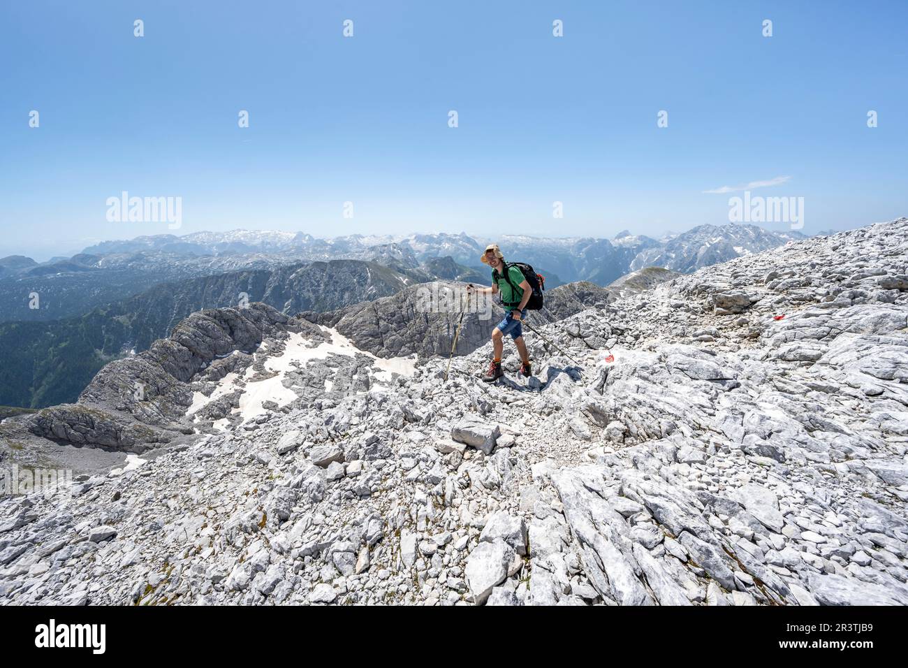 Mountaineer à Hoher Goell, traverser à Hoher Brett, paysage de montagne, Alpes de Berchtesgaden, pays de Berchtesgadener, Bavière, Allemagne Banque D'Images