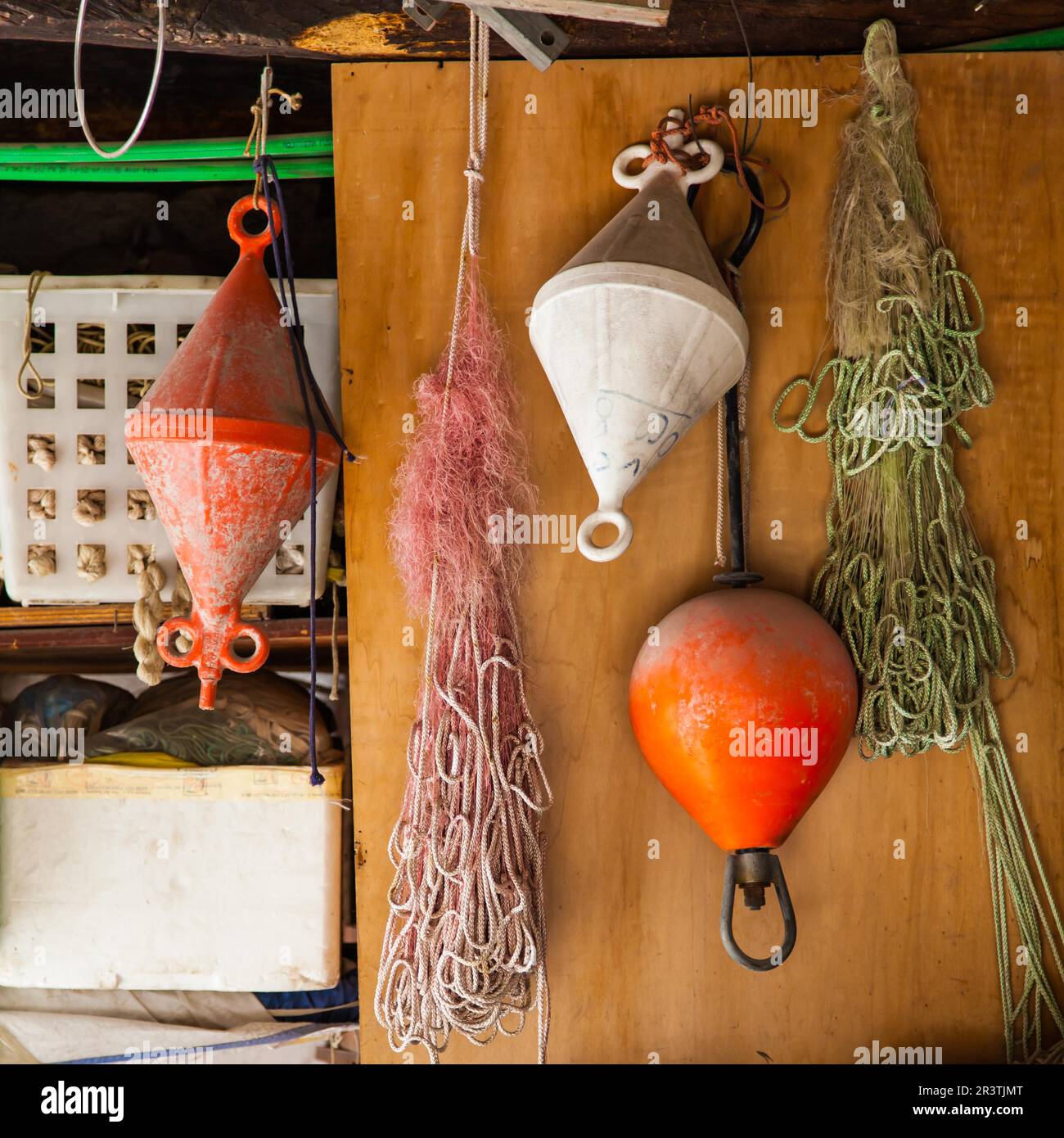 Détail des filets de pêche et des outils de travail à Lago Maggiore, Italie Banque D'Images