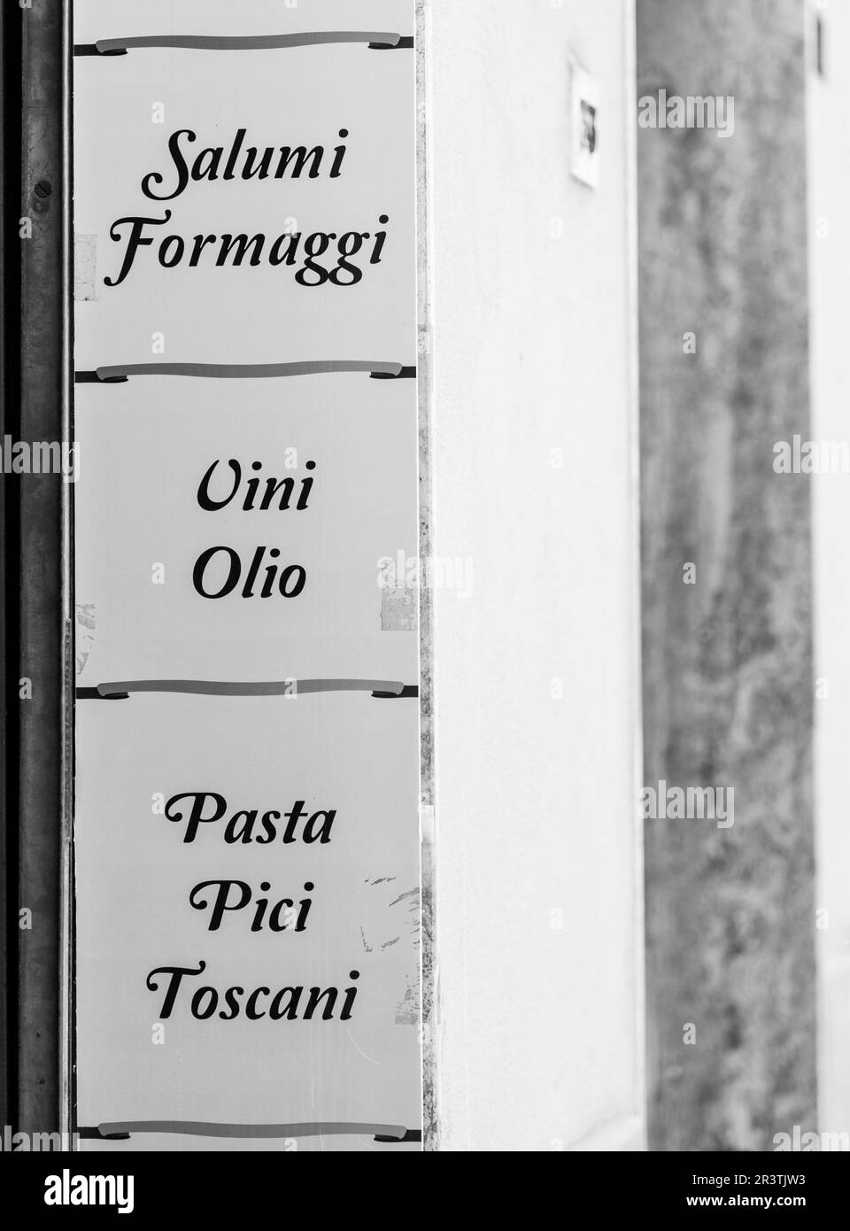 La région Toscane, en Italie. Une pancarte avec une liste d'aliments typiques italiens Banque D'Images