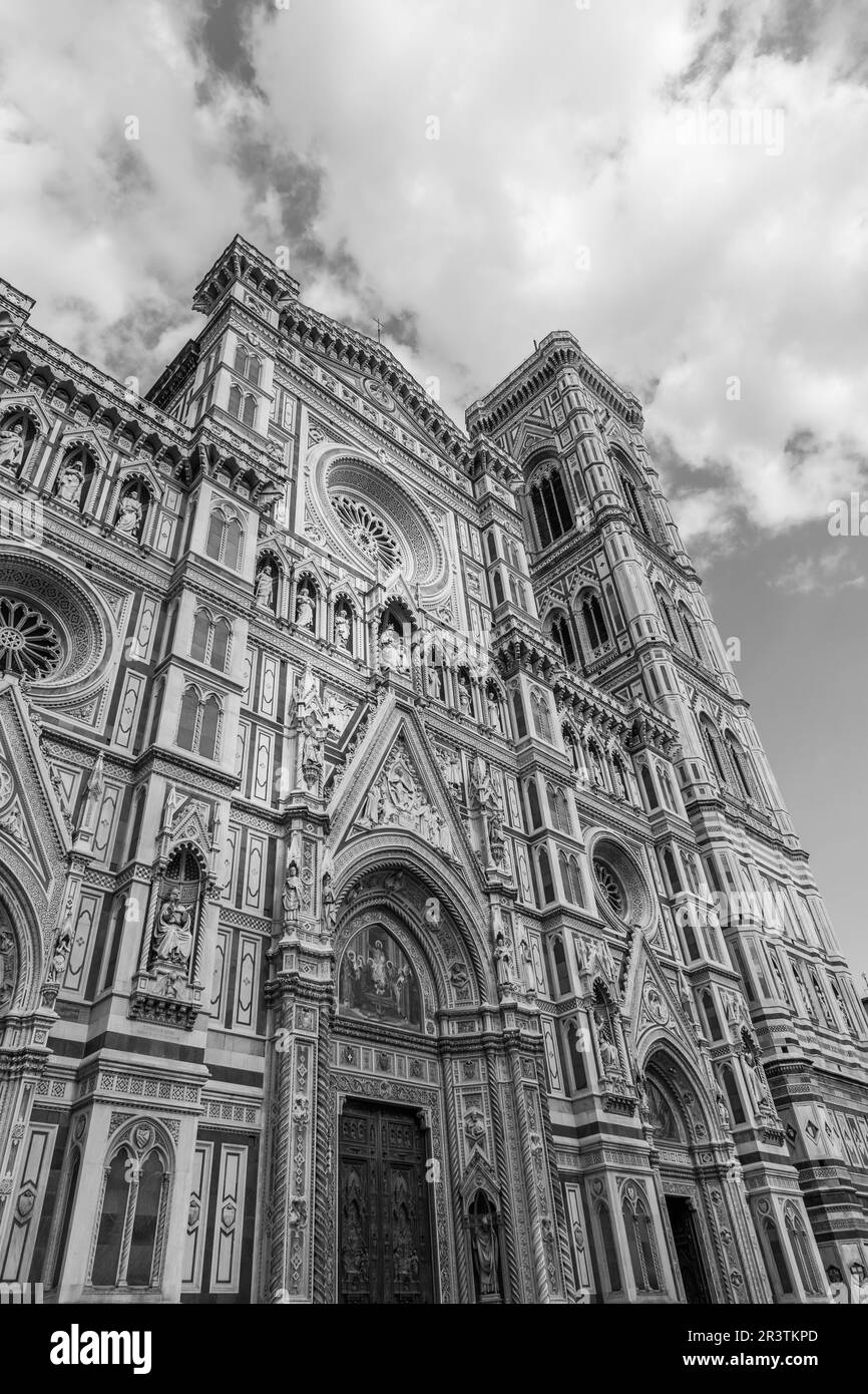 Florence, Italie. Détail de la cathédrale au cours d'une journée ensoleillée mais sans ombre sur la façade (très rare !) Banque D'Images