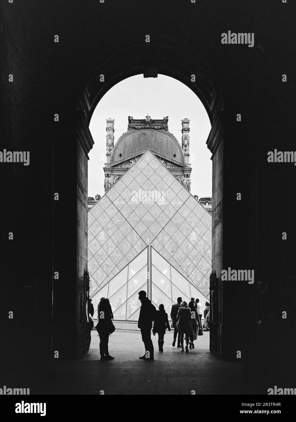 Ieoh Ming PEIS Pyramid, Louvre, Paris, France Banque D'Images