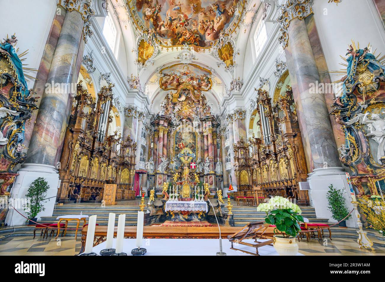 Autel principal avec orgues et étals de choeurs, monastère d'Ottobeuren, abbaye bénédictine, basilique baroque tardif de Saint-Jean Alexander et St. Theodor c. Banque D'Images