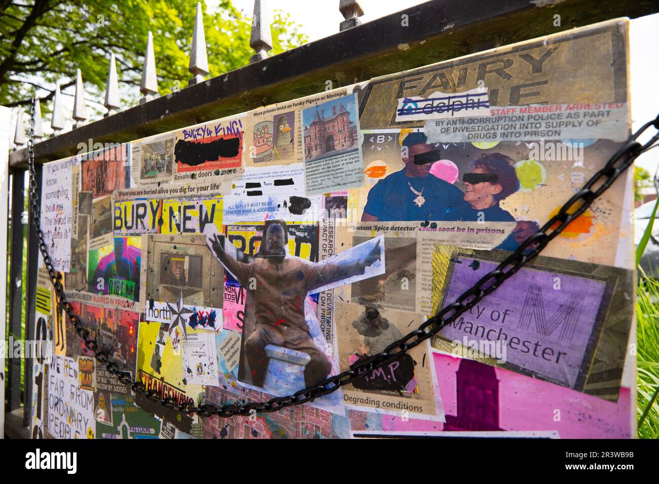 Manchester Royaume-Uni. 23 mai 2023 œuvres d'art des prisonniers à Strangways (HM prison Manchester) exposition d'art des prisonniers à Manchester, Royaume-Uni. De 12 heures au 2pm 23 mai 2023. Huit prisonniers de longue durée de la prison de HMP Strangways ont exposé leur art à l'extérieur de la prison sur Bury New Road. L'exposition a duré 2 heures et a été organisée par Louise Garman. Facilité par le projet du patrimoine de la nouvelle route de Bury. Manchester Royaume-Uni. Photo : Gary Roberts/worldwidefeatures.com Banque D'Images