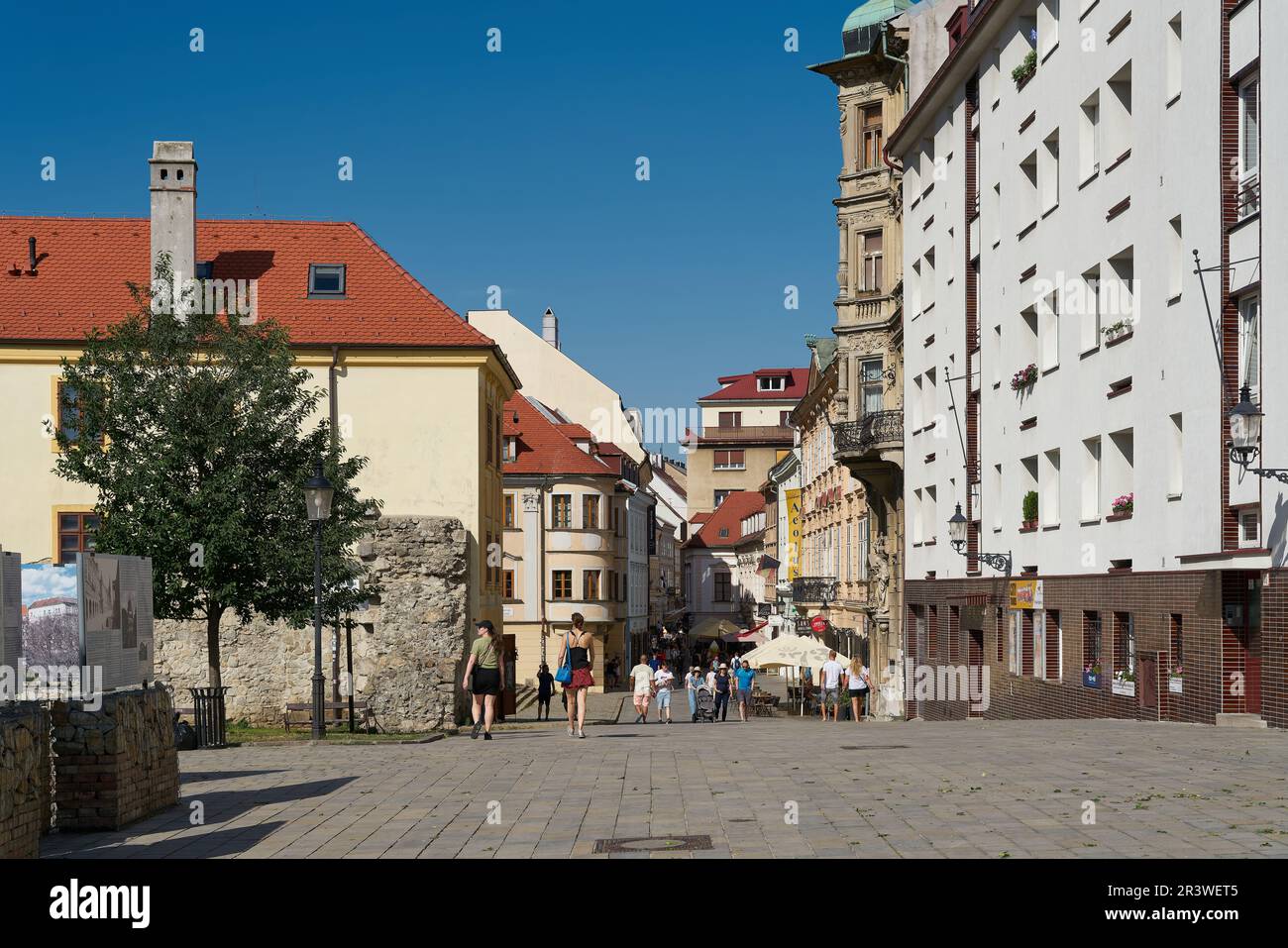 Vieille ville historique de Bratislava, la capitale de la Slovaquie, populaire auprès des touristes Banque D'Images